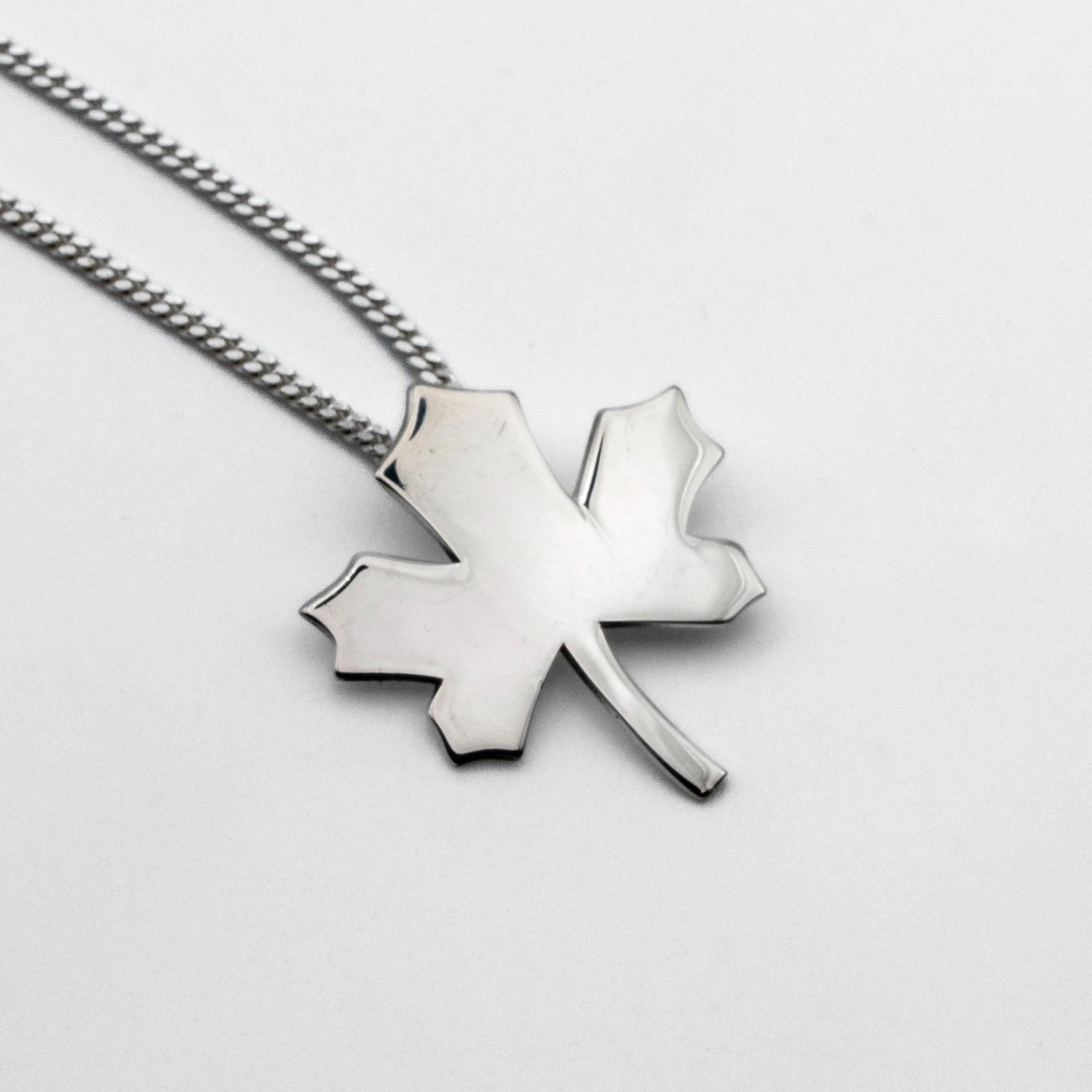 Canadian leaf pendant 🍁 Sterling Silver