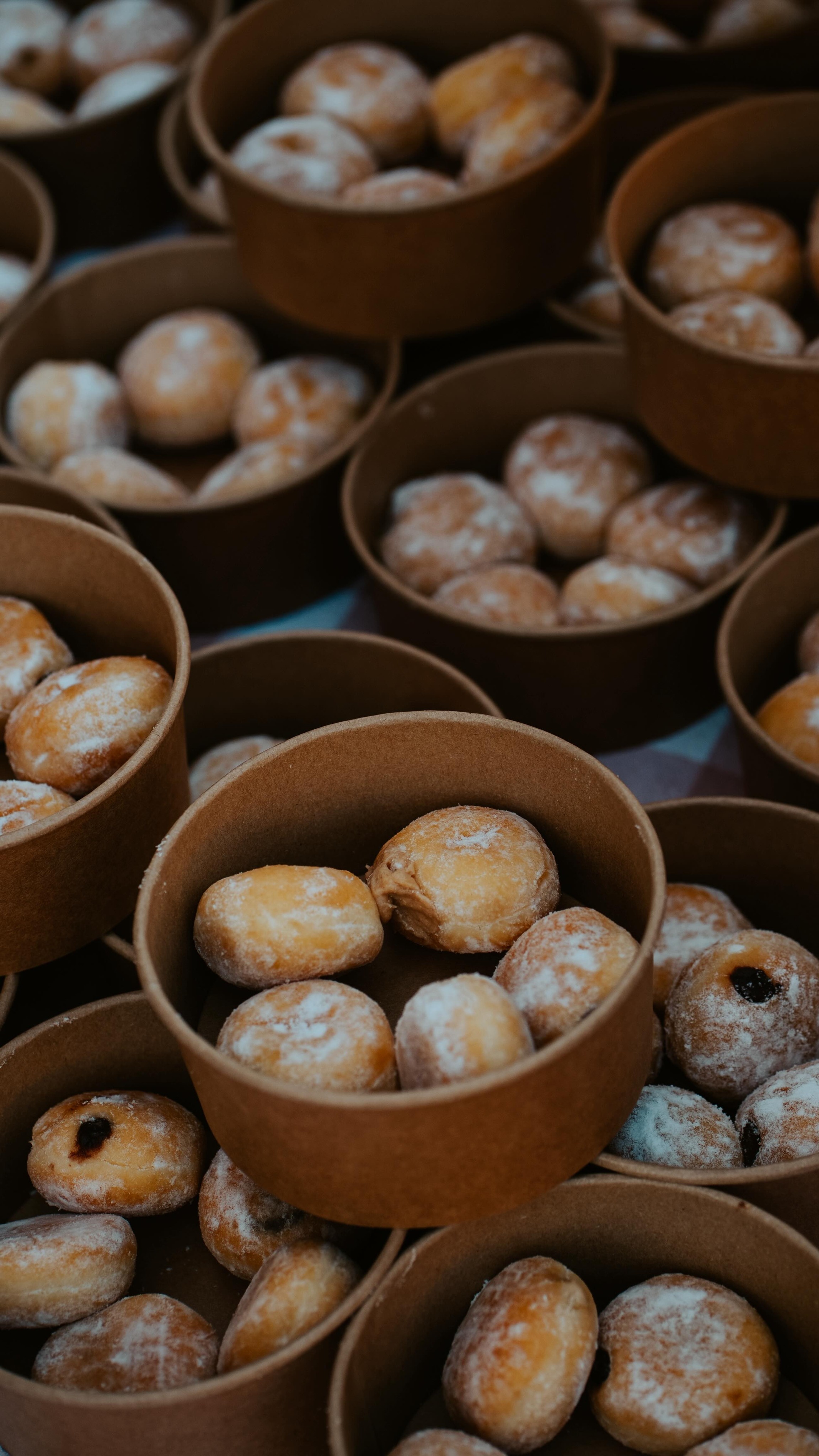 Naši slatki dečki iz @crofna_hr donose nam svoje slatke specijalitete i jagode, a tko zna sto nas čeka iducih petaka… jedno je sigurno - biti ce slatko! #PetkomJedemoNaKvatricu #croatiafulloflife #croatiafullofflavours #placemarket