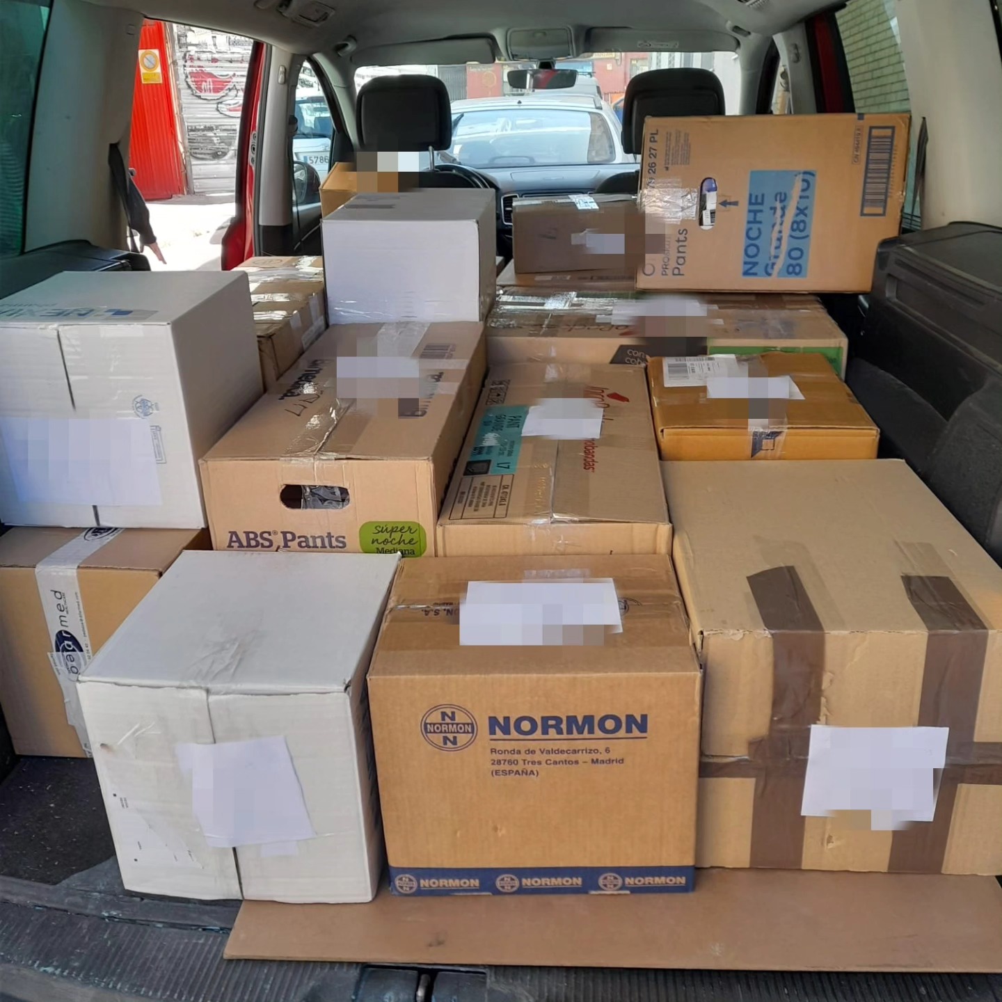 Seguimos enviando material sanitario. ¡Gracias por vuestra ayuda!
Trabajamos cada día para que llegue a quienes más lo necesitan, pero necesitamos toda la ayuda posible: si queréis trabajar como voluntarios o conocéis a alguien, poneros en contacto con nosotros. Juntos somos más fuertes, y llegamos más lejos! ❤️
#ayudahumanitaria #ong #voluntarios #voluntariado #materialsanitario #farmaceuticos #farmaceuticossolidarios #solidaridad