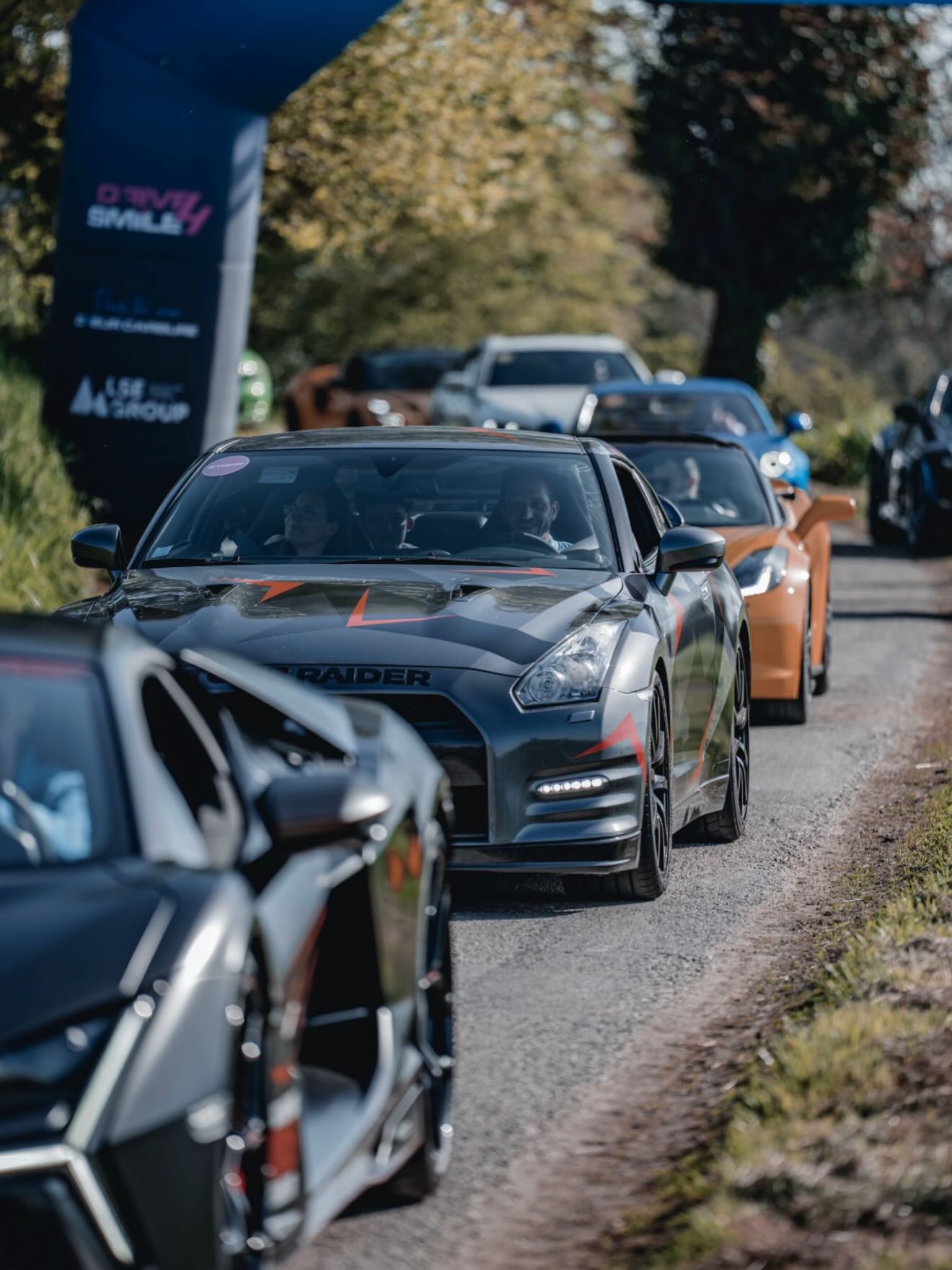Samedi à Challex 🩵🤍
Ce n’était pas juste un événement automobile…
C’était un moment de partage, d’émotion et de sens.
+40 pilotes mobilisés 🚗
Des baptêmes sur route fermée
Des expos
Et surtout, des sourires, des échanges, des souvenirs ✨
Ce qui fait la différence, ce ne sont pas les voitures.
Ce sont les personnes derrière le volant.
🙏 Merci aux pilotes
🙏 Merci aux bénévoles
🙏 Merci à tous les participants
🙏Merci à la mairie de Challex
Grâce à vous, on continue de faire grandir notre mission : allier passion automobile et engagement solidaire ❤️
Une partie des fonds sera reversée à la Ligue contre le cancer 🎗️
L’autre sera dédiée aux actions à venir avec Carburacœur cet été ☀️
📸 @baudot_
📸 @nicolas_lebourhis
#solidarité #passionauto #supercar #baptemes