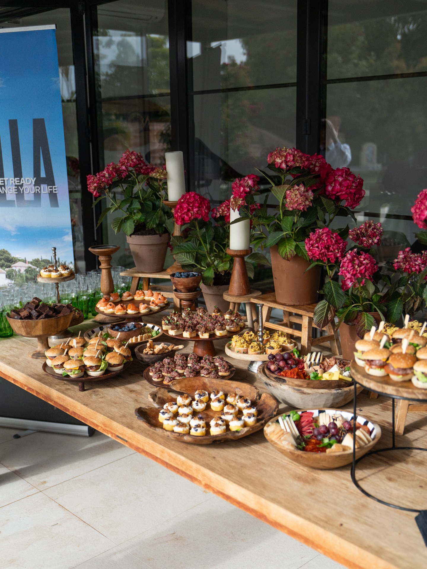 🥂 Today’s event 🥂
Everything set, every detail in place and ready to welcome our guests.
At Dani’s Catering, each event is prepared with care to feel seamless from the very first moment ✨