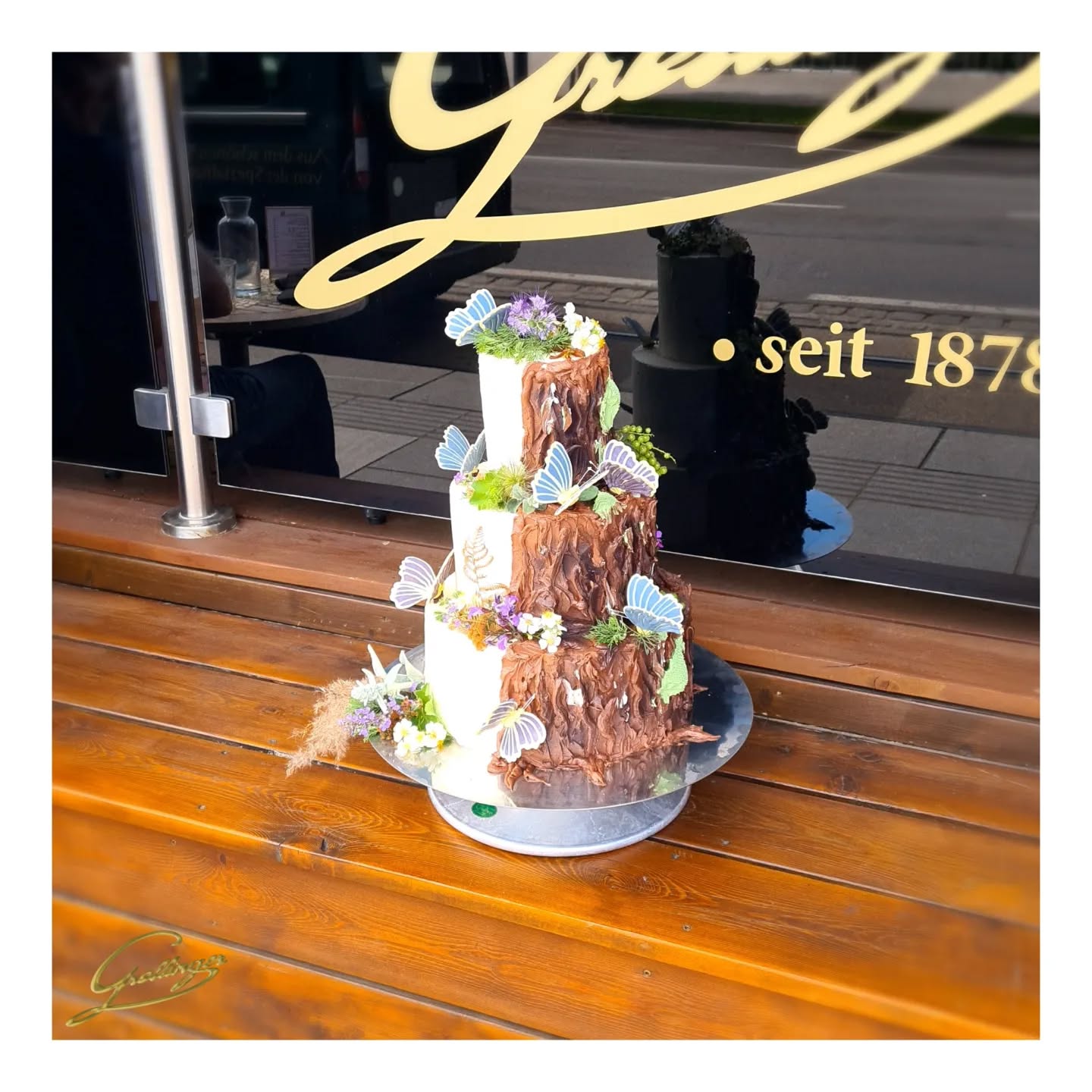Einige unserer diesjährigen Hochzeitstorten. Jede einzigartig und individuell auf die Hochzeit abgestimmt.
#konditorei_grellinger #hochzeitstorte #weddingcake #traunsee #heiratenamtraunsee #sagjaimsalzkammergut #konditorhandwerk #konditormeister #gmunden #salzkammergut