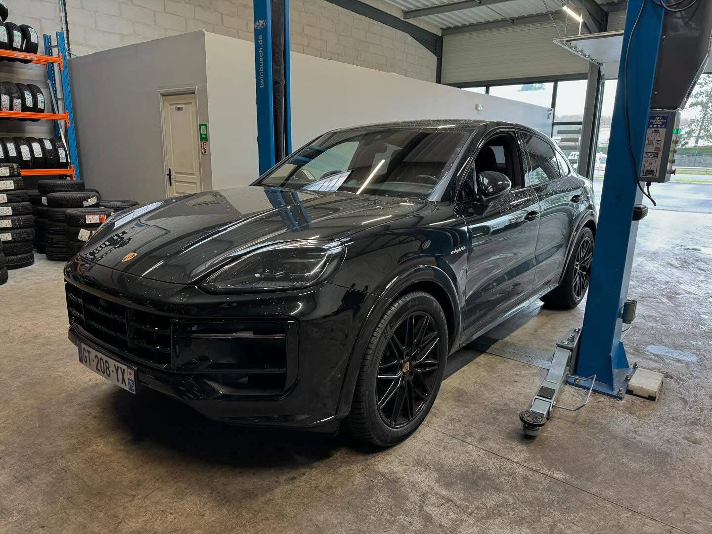 #porsche #porschecayenne #michelin