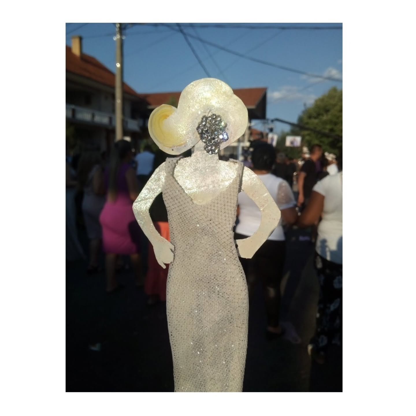 Sa izložbe Leskovac Gothic, KCB, 2023. #MarilynMonroe #paperdoll #diamondsareagirlsbestfriend #popart #icon