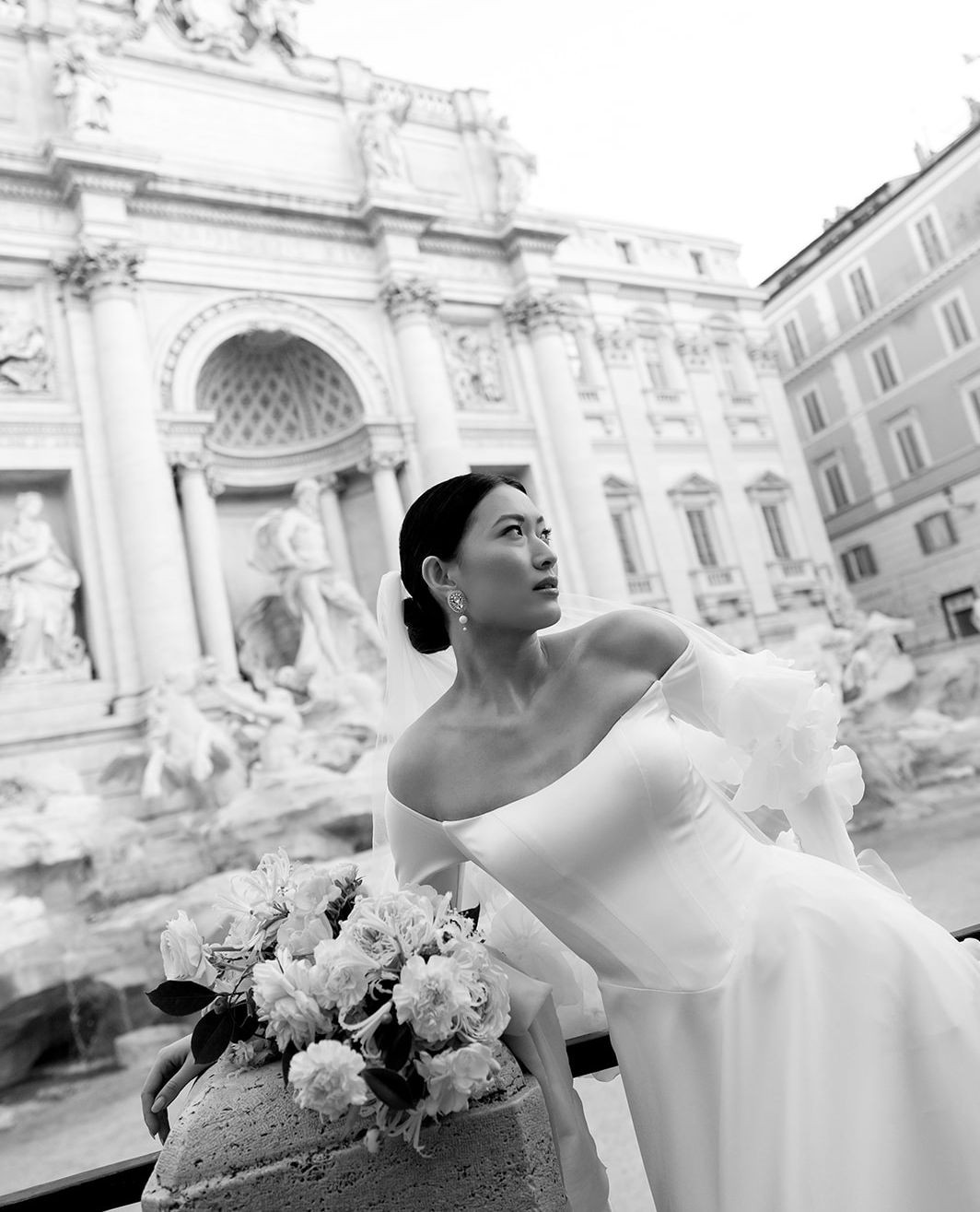 Reminiscing this beautiful editorial in Rome...
Photographer @charlottegriffithsphotographer
Planner & concept @lafeteofficial
Floral design @katyahutterfloraldesign
Hair & Makeup @klluxebeauty
Bridal Designer @avenuebyjosephinescott
Models @itslindahu @alex.major01
Jewellery @victoriafergussonaccessories
Shoes @freyaroselondon
Stationary @natalienewsomeillustration
.
.
.
#luxuryweddingmakeup #luxuryweddinghair #luxurybridalmakeup #luxurybridalhair #weddingmakeupartist #weddinghairstylist #naturalmakeup #naturalmakeupspecialist #softglammakeup #klluxebeauty #destinationweddingmakeup #romewedding #italywedding #luxurywedding #luxuryweddingphotographer