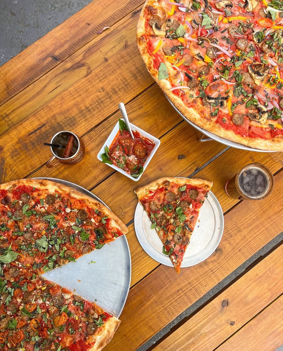 Not too much longer and your Friday at Horseshoe can look like this! @difarapizzatavern is under construction and will be ready for you within the next few months 🍕 Tag a friend you’ll be sharing your pizza with!