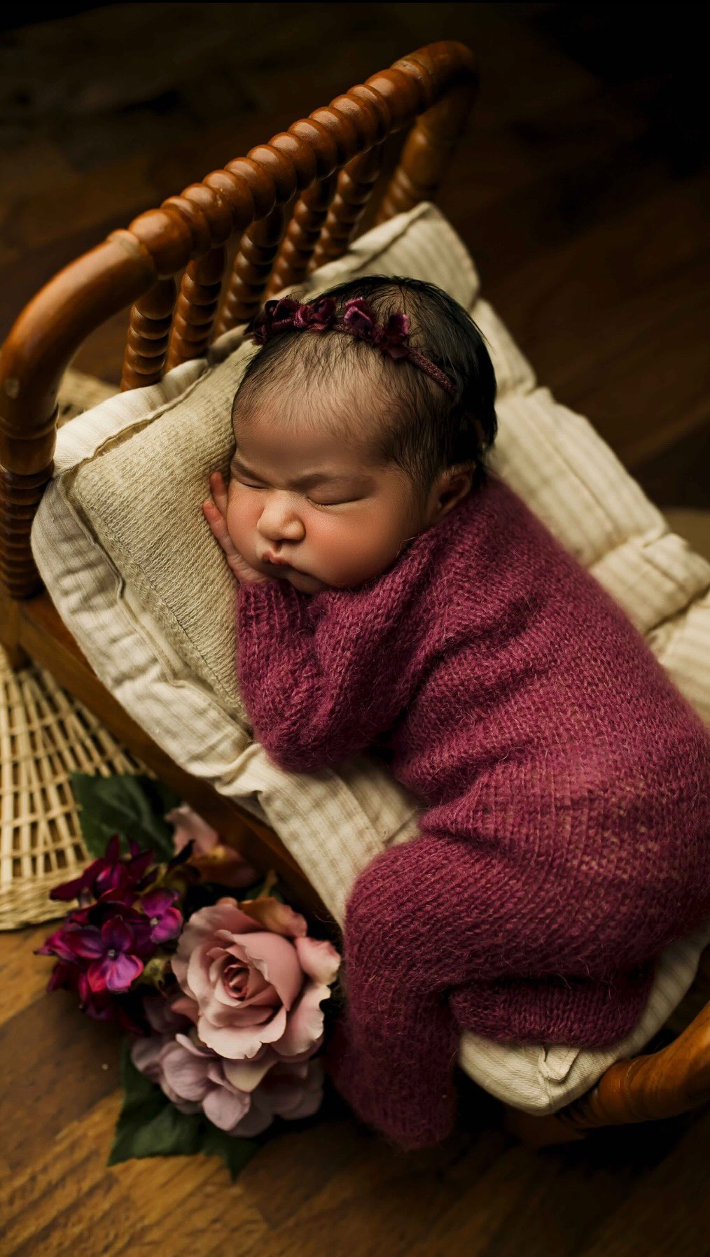 Communication takes place thruout the day at random places!
Balancing both work life, the business, a household and the kids indefinite activities pushes me out of the comfort of my home-studio/office where I would love to stay in and complete my “work” but it just doesn’t look like that. While I do strive to have a good balance for my mental sanity and stay within my work hours sometimes reaching out to clients & answering to correspondence will definitely take place at random unorthodox places.
But it’s ok, I’m happy to help out a client when in need. I want your experience to be the best-because you deserve it!
To inquire more of my work and schedule go to
www.alogsphotography.com
#aurorailnewbonrphotographer #chicagobabyphotographer #oswegoilfamilyphotographer #southelginilmaternityphotographer #montgomerybirthdayphotographer