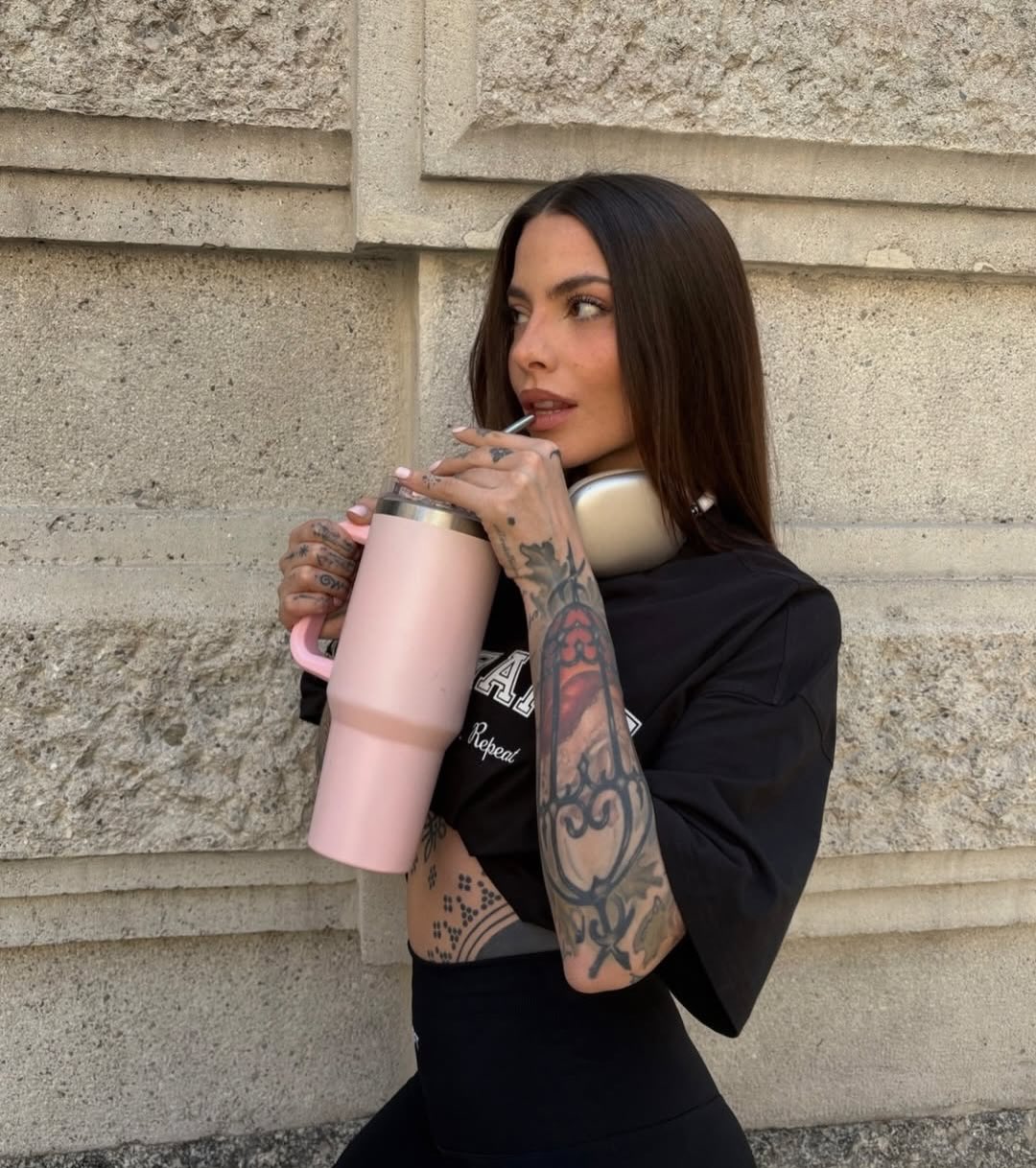 @anitamazzotta x @bombafit.it ✨
Sport meets street
#WeAreGolden