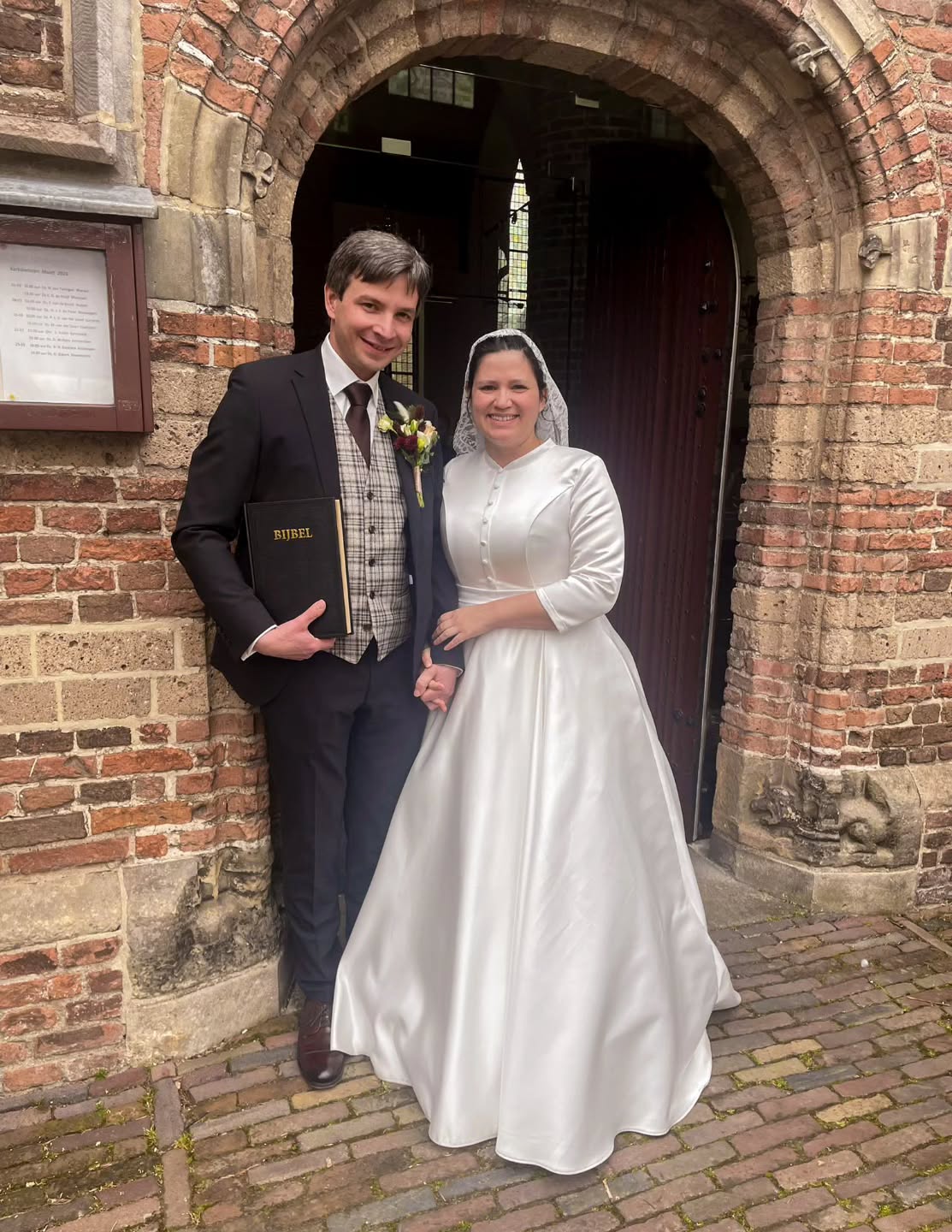 Dhr. en Mw. Van Ginkel 🤍 24 maart 2026
Johannes 16:33 (onze trouwtekst)
"Deze dingen heb Ik tot u gesproken, opdat gij in Mij vrede hebt. In de wereld zult gij verdrukking hebben, maar hebt goeden moed, Ik heb de wereld overwonnen."
ב"ה
Soli Deo Gloria