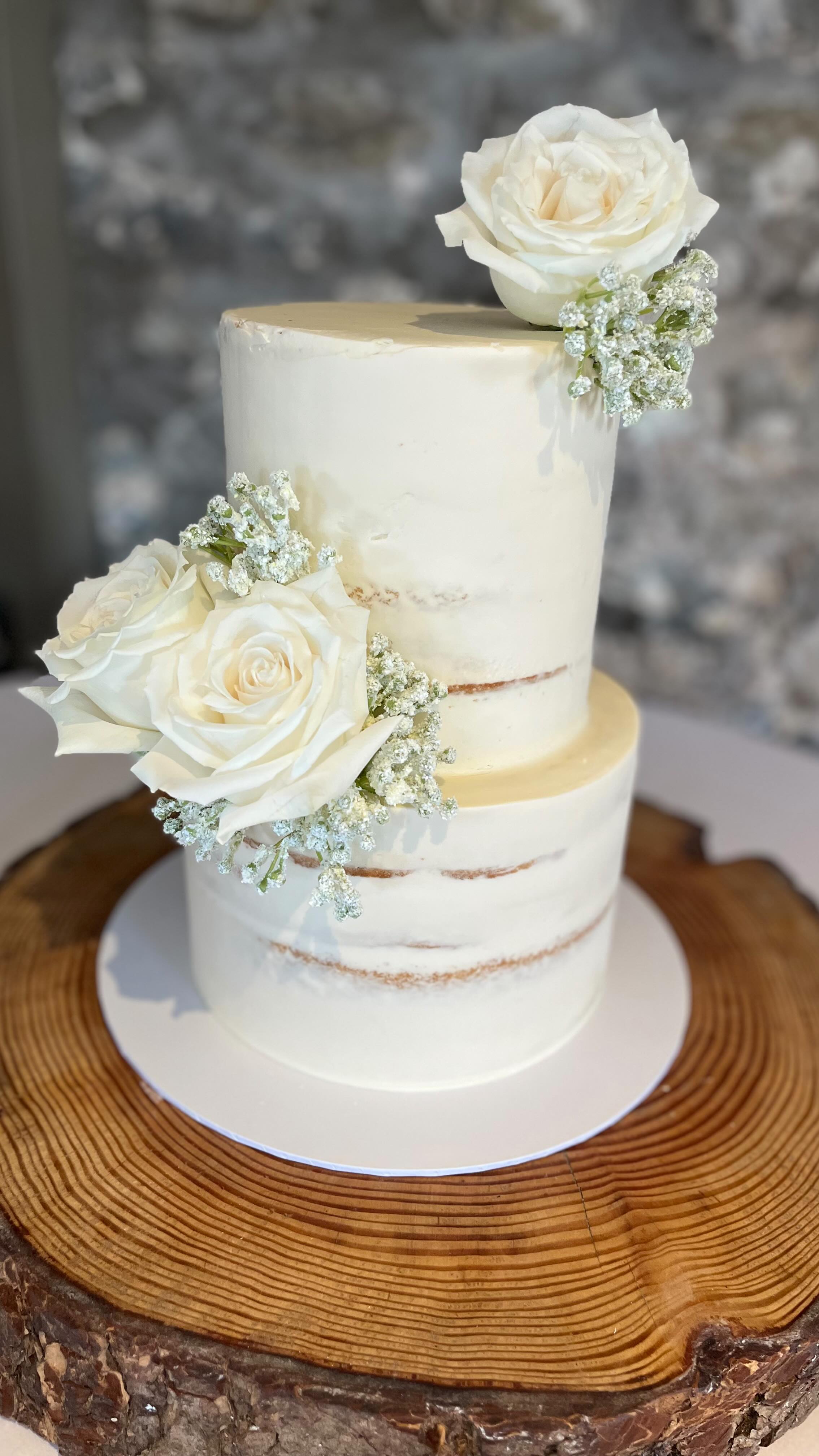 The most beautiful set up for Jess & Clayton at @pristonmill 28.03.26 💍
.
.
.
#weddingcake #weddingcontent #weddingidea #cakesofinsta #bakersofinstagram