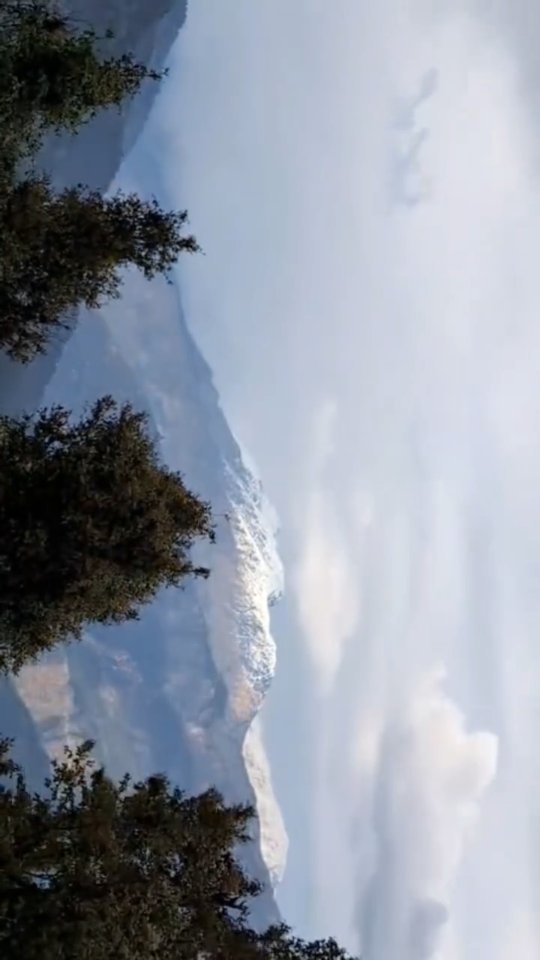 Just the sky breathing over the Himalayas....
#himalayas #himvanliti #uttarakhand #ecoretreat #natureretreat