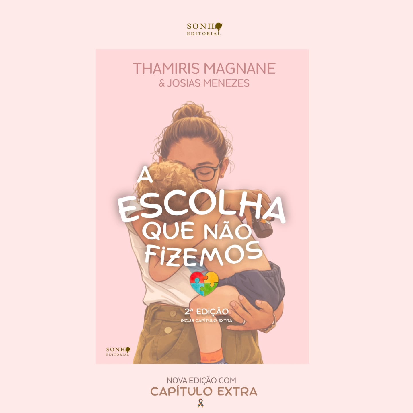 "A Escolha Que Não Fizemos" completa 2 anos de lançamento com uma 2ª edição na Sonho Editorial.
A nova capa traz a imagem que a autora utilizou há um ano para ilustrar uma carta a si mesma:
"Querida Thamiris de 2021, eu sei que você está insegura, cansada e com medo.Tudo ainda parece preto e branco e só as cores do autismo muito reluzentes. Mas se você não desistir, você vai viver mais do que um dia sonhou."
Nesta segunda edição, Thamiris Magnane traz um capítulo extra para contar a evolução de sua história atípica, os frutos colhidos dois anos depois do seu relato pessoal de "A Escolha que Não Fizemos".
A 2ª edição de A Escolha Que Não Fizemos estará disponível em breve em sonhoeditorial.com.br