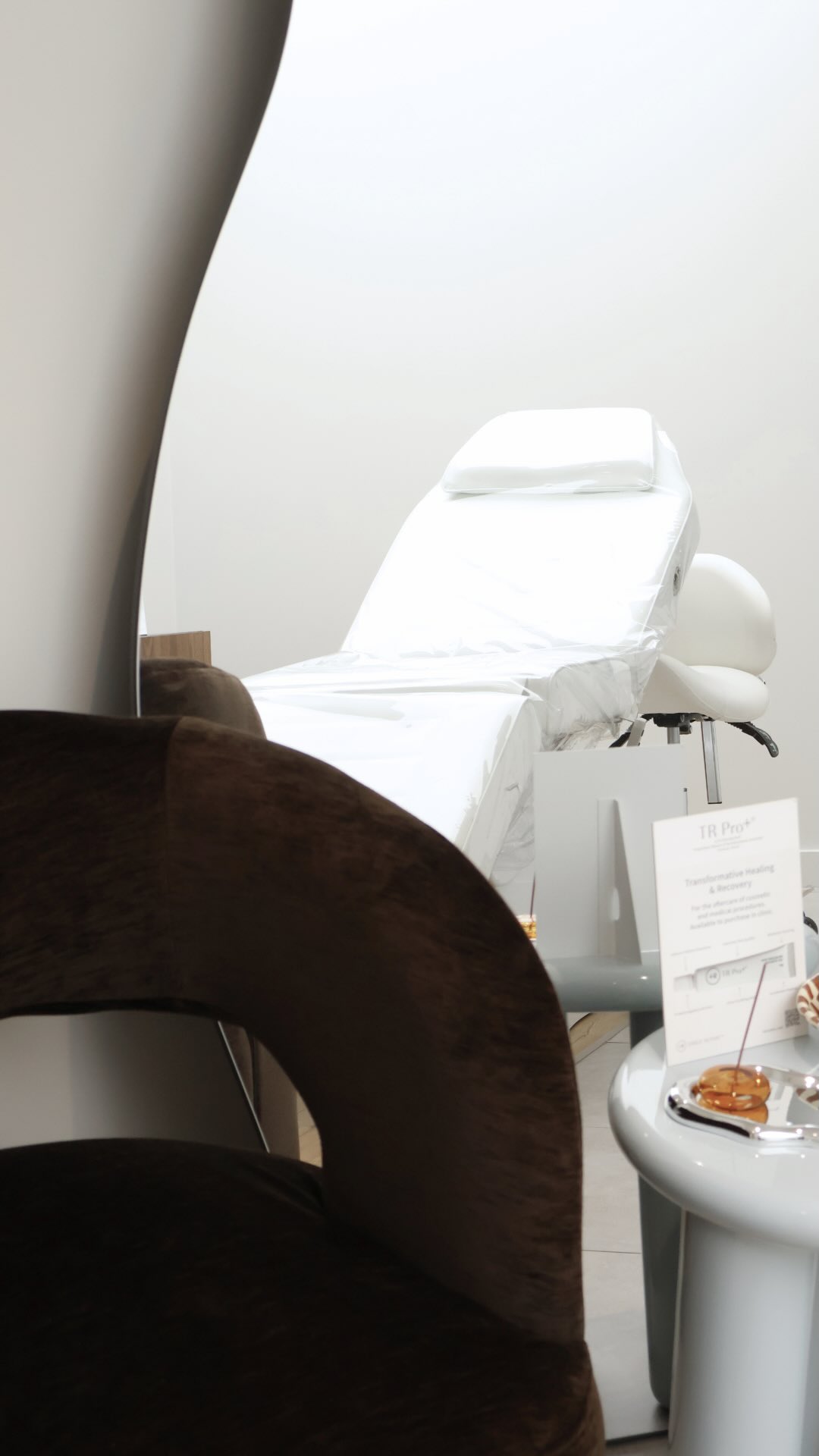 Elevate your aesthetic experience with Enhanced by Darcie.
Every treatment is tailored with precision, combining advanced techniques with a focus on skin health and structural balance. This is results-driven care, thoughtful, considered and designed to enhance your features while maintaining integrity and longevity. 🤍
Experience the difference, schedule your personalised consultation today 🔗