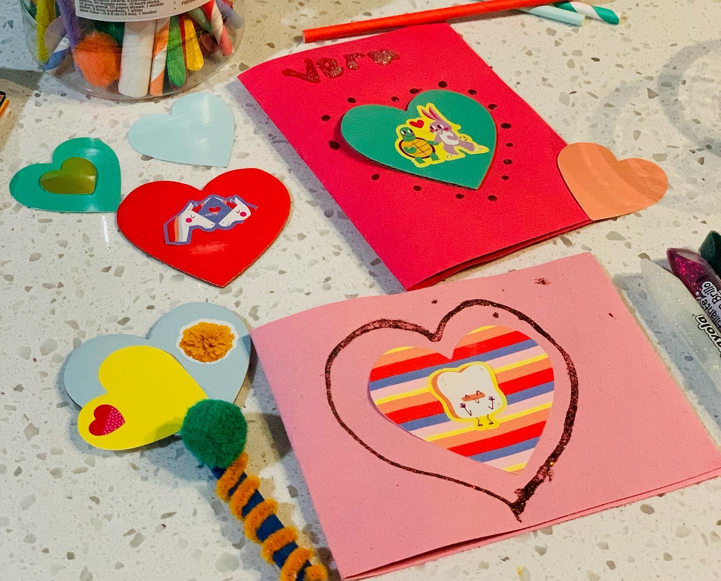 Since I’ve been doing mostly teletherapy this past year, I’ll admit I miss the hands-on activities! I actually made a few crafty cards with some of my online students this week! They were challenged to give me their best verbal directions to help me create the card they wanted. (put the sticker in the center, wrap the pipe cleaner around the stick, etc) I am also grateful to have my toddler to do these fun crafts with as well. This little activity was rich in language opportunities, practice with fine motor skills, and to got those creative juices flowing!! 💝 Happy Love Day all!