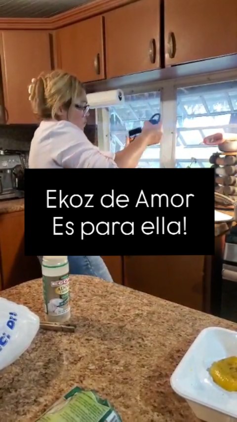 Mi disco realmente es para ella... lo compartí porque ella quiere que el mundo lo escuche... pero con que ella lo escuche yo soy feliz. Te amo madre mía! @normitaxdl