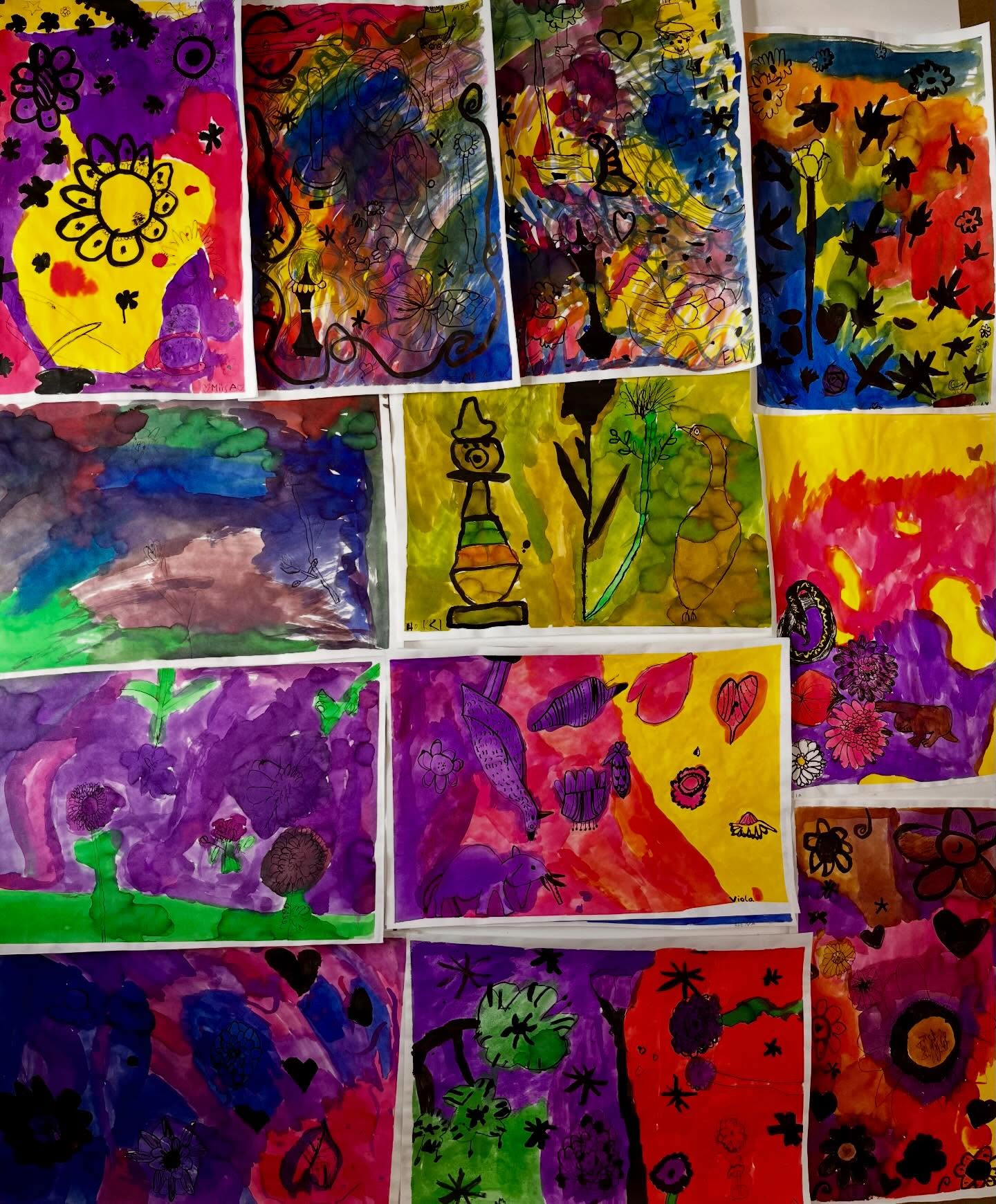 Kevät hiipii esiin oppilaiden töissä valona, väreinä ja heräävänä luontona. Heränneille ötököille ja perhosille tehtiin juoma-astiat, mustemaalattiin, muotoiltiin kasveja ja ruukkuja savesta sekä maalattiin kevätnäyttelytöitä.
#keravankuvataidekoulu #tpo #savityöt #mustemaalaus