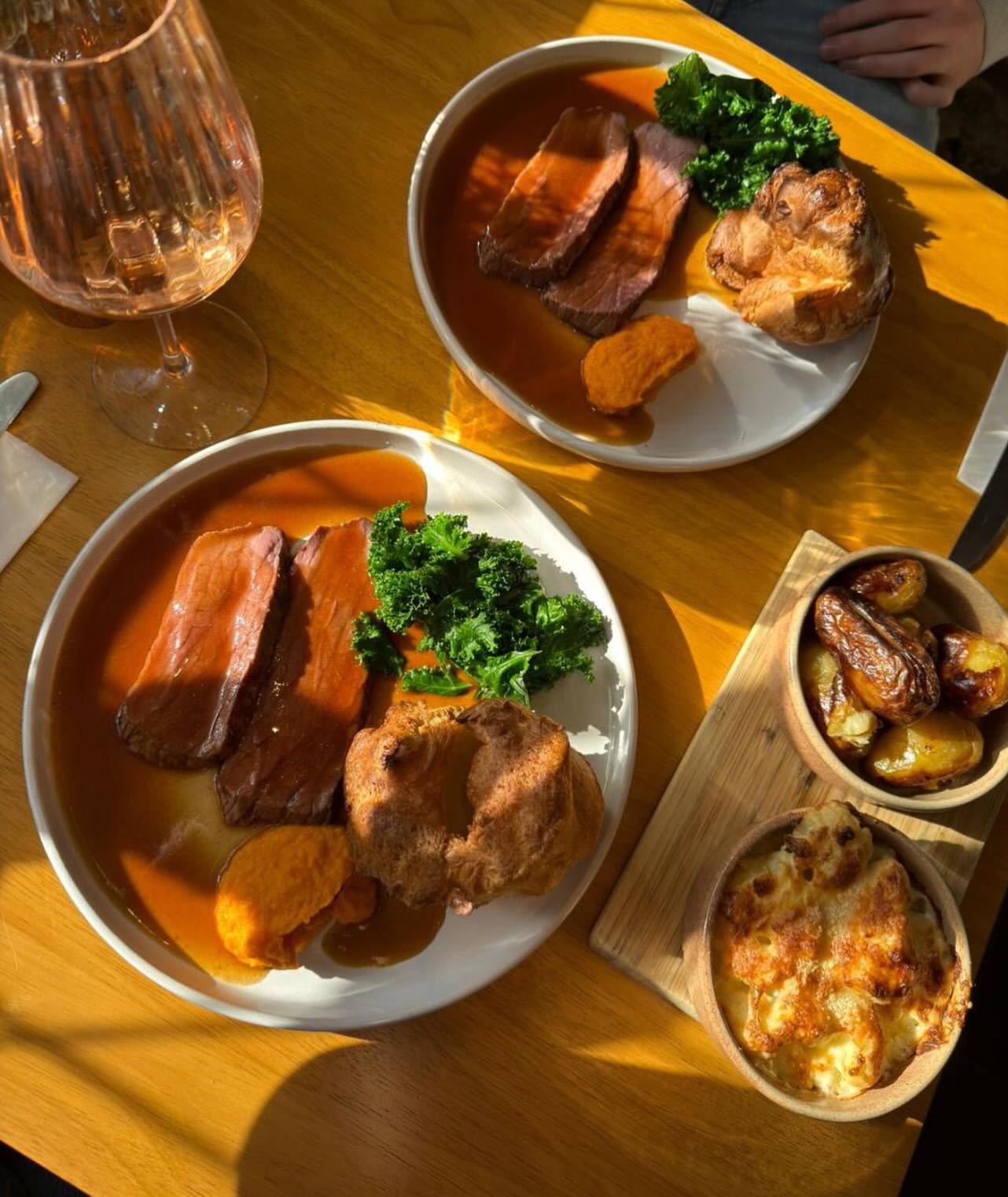 It’s Sunday!
Which means one thing! It’s the perfect day for a roast 😁
Beef, Chicken and Homemade Nut roast 😋
Served between 12pm & 7pm
You can book through the link in our bio, on Google, or you can call us on 01257 480344