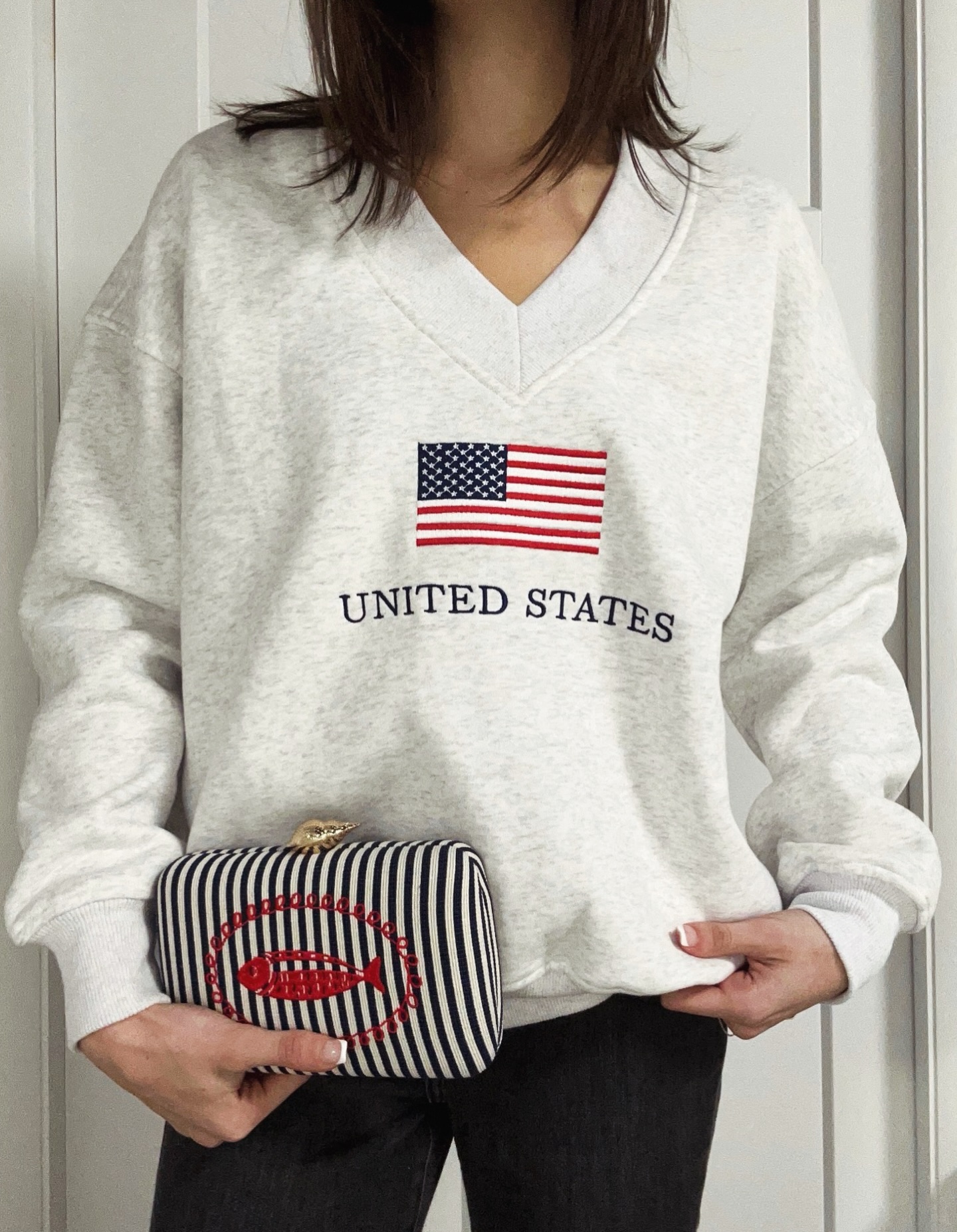 This sweatshirt is your go-to for the season 🇺🇸✨ Perfect for Patriots Day weekend, cheering on marathon runners, heading to Opening Day at Fenway, or staying cozy on your April vacation travel days. Comfy, cute, and ready for it all 🤍
#BmSkincare #BostonMicroneedling #BostonStyle #CozyFits #TravelEssentials