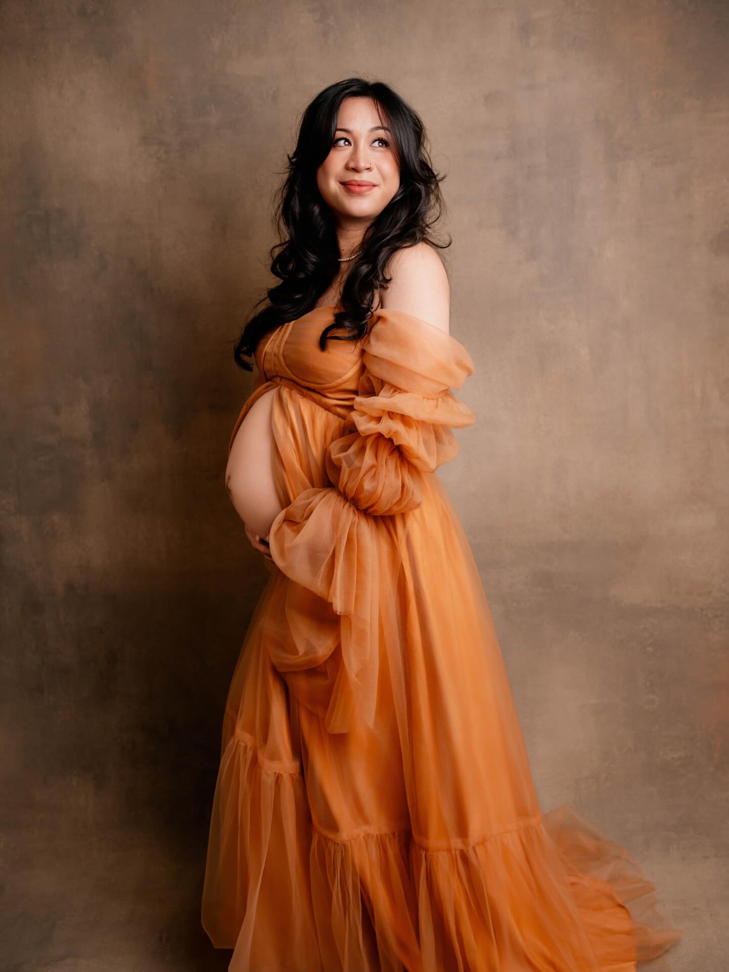 There’s just something about a studio maternity session… 🤍
Although I really love outdoor sessions too — there’s something so special about being surrounded by nature — studio shoots just hit different ✨
No worrying about the weather, no rushing for the perfect light — just a calm, cozy space where you can truly relax and be present in the moment. And that’s when the magic happens 🤍
Studio sessions create a more intimate, peaceful vibe… perfect for capturing the beauty of this special season in the most natural way.
Sometimes, less really is more 🤍