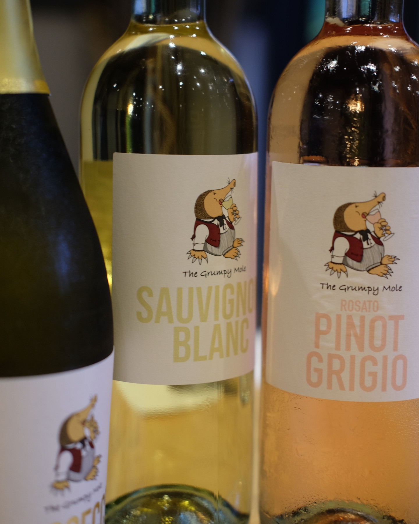 Friday feels: Eenie, meenie, miney, mo... 🌞🥂
#thegrumpymole #wine #weekend #celebrate #fizz
