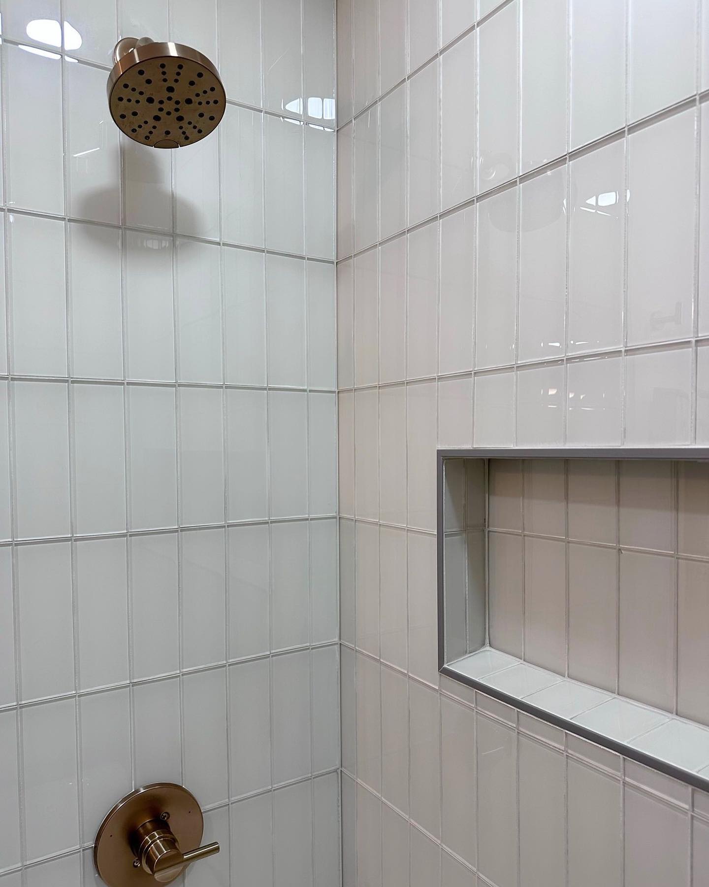 Simple but beautiful addition of tile to this showerđ¤
#showerremodel #showerrenovation #sandiegoremodel #remodel #bathroomremodel #renovation #homedecor #californiahomes