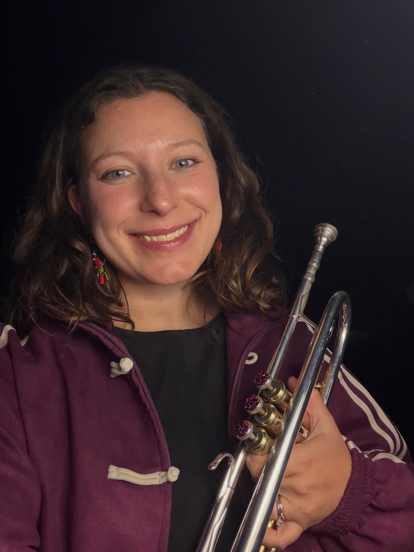 Last show in Beijing ✅ and just like that I’m headed back to NYC ✈️ Got some fun things coming up over this next month including the return of @sparkduo , a week of The Sound of Music in Manhattan, two recitals with @williamkeatslang , two gigs with the gals @egalitarianbrass , lots of couch time with 🐈⬛🐈, and the Five Borough Bike tour 🚴🏼♀️ Would love to see everyone for drinks or duets so send me a message and let’s make it happen! 🎺🎺
•
#nycmusician #backintown #backstreetsbackalright #trumpetplayer #womeninmusic