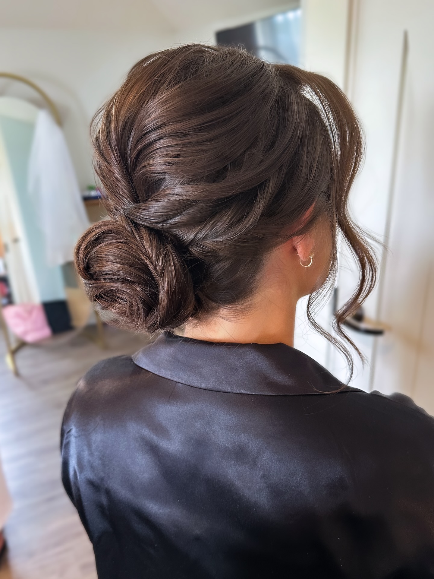 Soft textured updo for my bridesmaid today with @beyondtheupdoteam
@schwarzkopfusa @schwarzkopfpro OSIS+ Volume Up and Texture Craft
@kykhair texture powder
@ghd_northamerica @ghdhairpro
@sexyhair wax spray