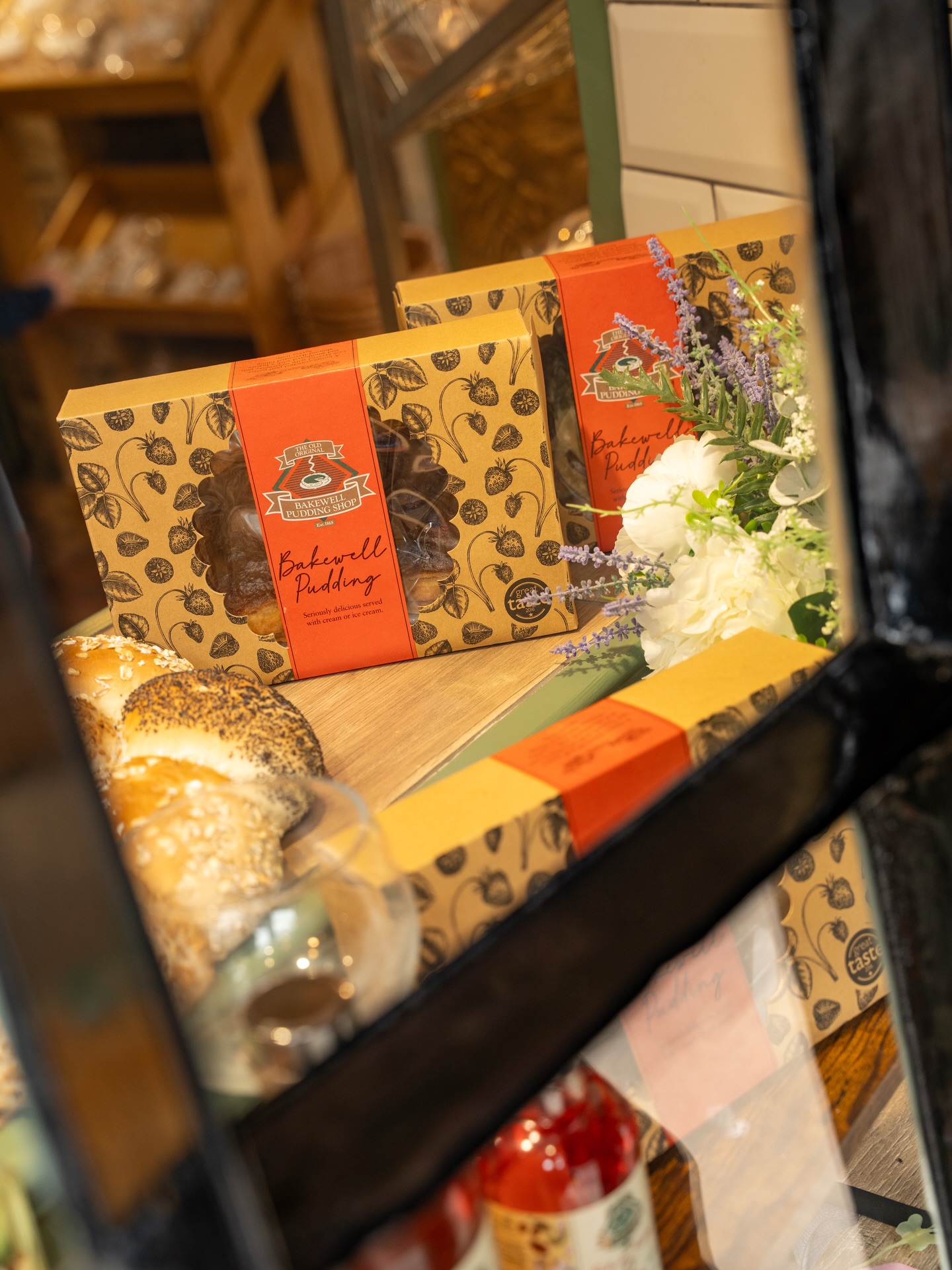 The Old Original Bakewell Pudding Shop, Home of the Original Bakewell Pudding 🙌
From our building, the famous Bakewell Pudding has been sold since the 1860s, preserving a delicious tradition that continues to delight visitors from near and far
Still made with Heritage, and still loved today ❤️
#bakewell #tradition #heritage #originalbakewellpudding #historygram