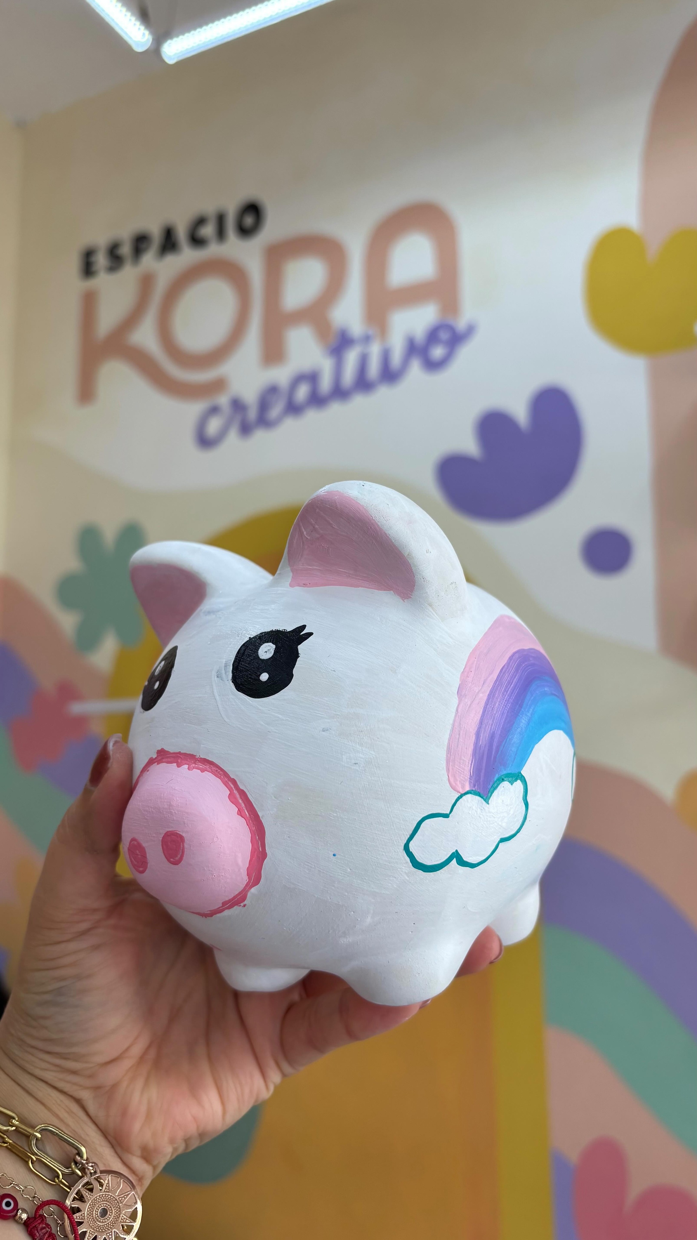 Una experiencia pintando alcancias en @kora.espaciocreativo 🫰🏻 sin pantallas, con muchas risas y creatividad 🎨
Actividades permanentes de martes a sábado desde $270 con bebida y botana incluida 🙂↔️
📍Martí 523 entre Pedro de Alvarado y pinzón
Mándanos DM para compartirte más info
#espaciocreativo #planescreativos #quehacerenveracruz #venapintar #conkora