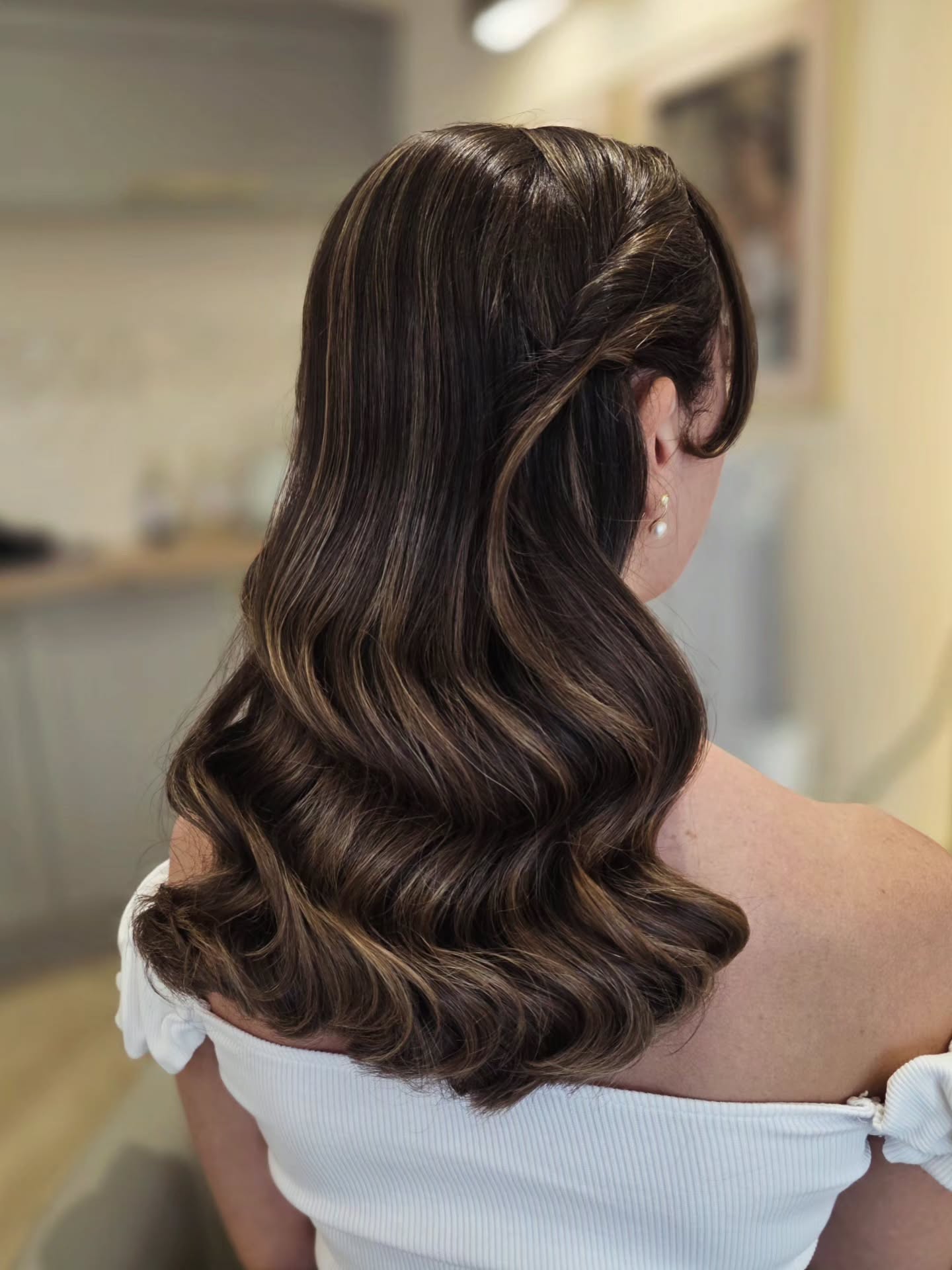 I dont think there is any words for this π€βοΈβ¨οΈπ
.
I've met SO many beautiful Bride to Be's and gorgeous members of the parties so far this year.
I've loved hearing all your schemes & themes, hen do prep and honeymoon plans and your love story too βοΈ
And then of course, creating your dream style.
I will always consult first & get a good idea of what you would like and also discuss what you DON'T like as it's so good to make sure I never cross that line, I always work to perfect a particular style once we get on the same page, however, if we have the opportunity to, I also like to give you the chance to explore other styles, just to cover every aspect, only if you want to that is.
I just want you to leave happy, with hair that you love and even more excited for your Big Day π
And like always, I am only a message away after your trial should you have any questions at all. π²