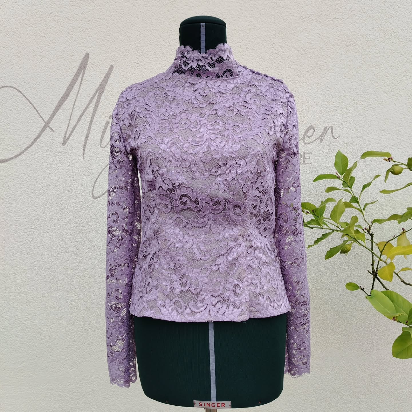 Spitzenoberteil in Flieder.
