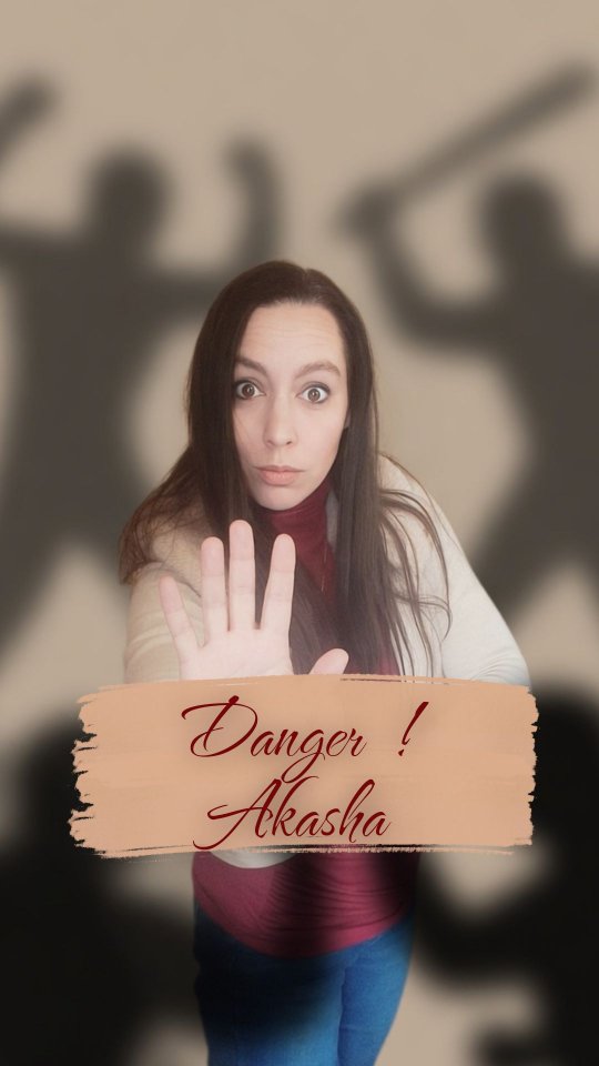 Aujourd’hui, je souhaite vous parler des dérives de la lecture akashique, car j’ai été témoin d’une situation particulièrement choquante. 🤔✨
Par hasard, j’ai eu accès à une formation non supervisée dans laquelle on transmettait un simple moyen de connexion à l’Akasha, puis les élèves étaient laissés à eux-mêmes pour pratiquer entre eux.
Ce qui devait être une séance de pratique bienveillante s’est rapidement transformé en un véritable pugilat.
Sous couvert de lecture akashique, une participante s’est retrouvée accusée d’avoir pratiqué de la magie noire dans une vie antérieure. Pendant 45 minutes, elle a été littéralement mise sur le banc des accusés, jugée et écrasée, jusqu’à en être presque en larmes.
Il n’y avait ni distance, ni remise en question, ni aucune des étapes essentielles pour s’assurer que l’on était réellement dans l’Akasha.
Il n’y avait que l’ego, déguisé en bienveillance et en spiritualité, qui s’exprimait pour dominer et humilier l’autre.
C’était lamentable. Véritablement lamentable.
Ces dérives montrent à quel point il est dangereux de pratiquer la lecture akashique sans encadrement sérieux, sans éthique rigoureuse et sans une profonde responsabilité. 💫
Avez-vous déjà été témoin ou victime de ce genre de dérives en lecture akashique ?
Que pensez-vous de l’importance d’un accompagnement structuré dans ce domaine ?
Partagez vos réflexions en commentaire, je vous lis avec la plus grande attention. 👇❤️
#lectureakashique #spiritualite #developpementpersonnel #eveilspirituel #berengeremusard