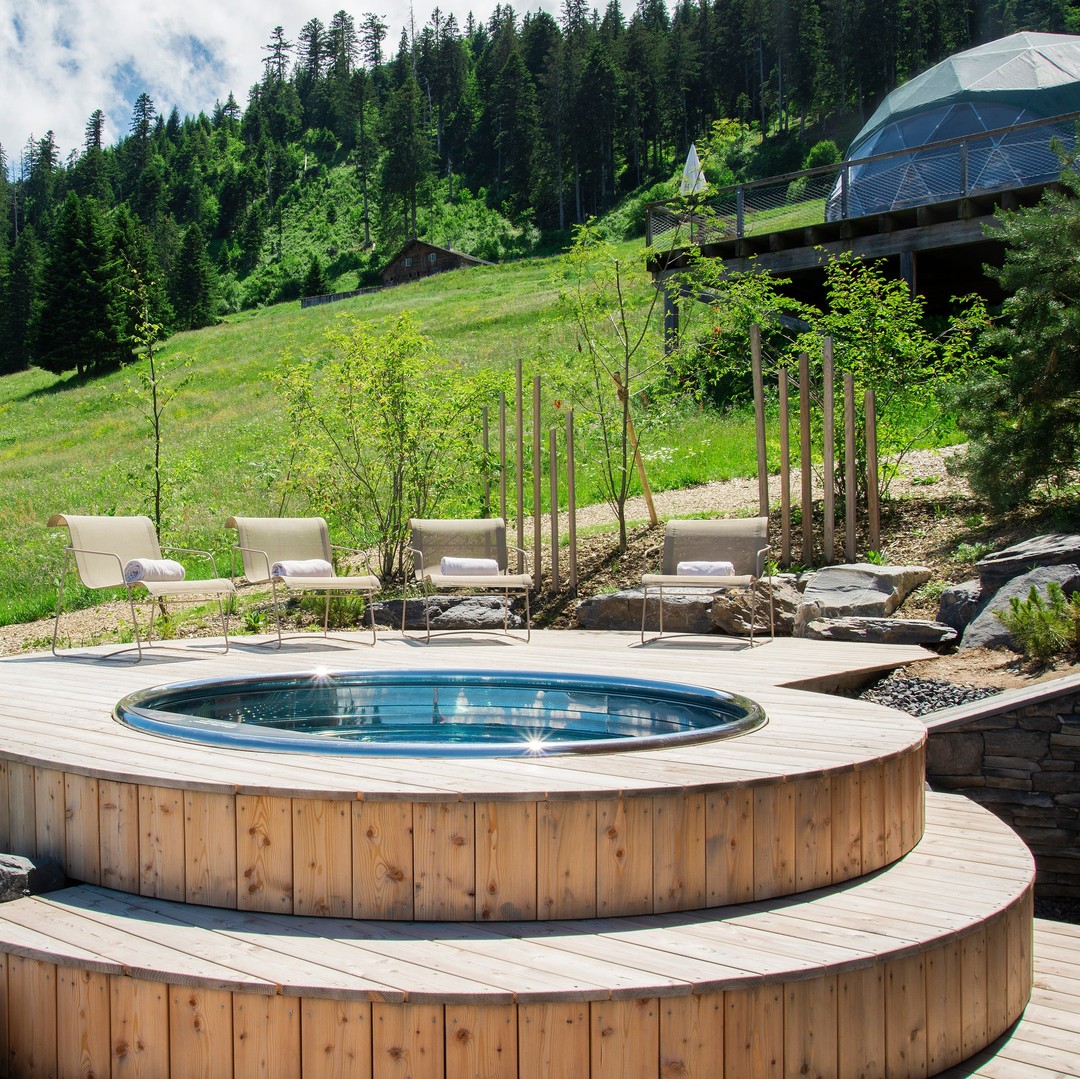 Retour sur une étude de projet réalisée pour @whitepodhotel. Terrasse en bois, plantation et rocaille alpestre, spa inox...😍✏🏗
Projet : Begreen
Réalisation : @menetreysa - Chablais
Photo : @whitepodhotel@whitepodhotel
#bgap #beoriginal #bedifferent #begreen #begreenap #landscapeart #spamountain #whitepod #whitepodhotel