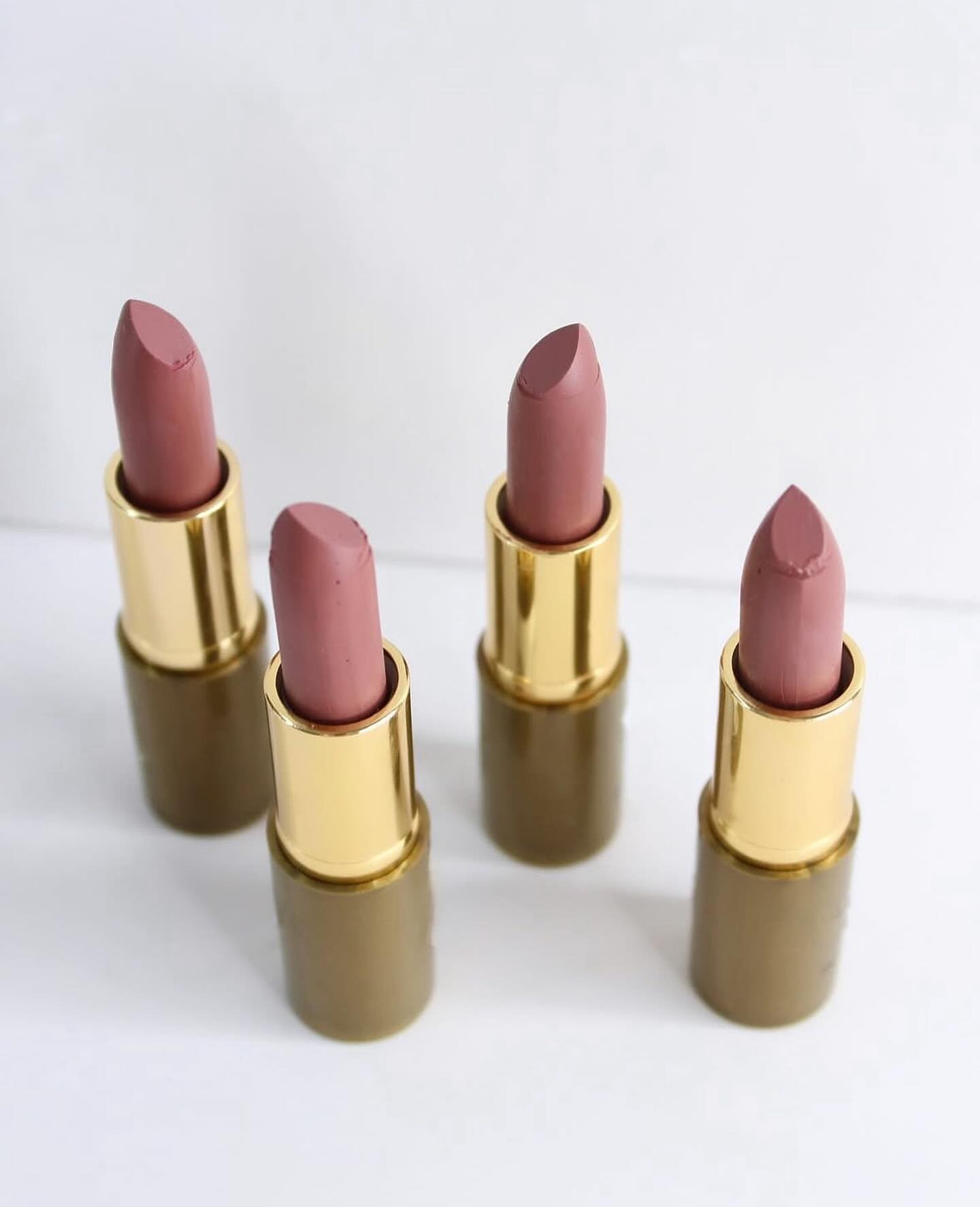 The perfect everyday shade!
-
-
-
#purebeautylabs #lipstick #hackensacknj #clean.