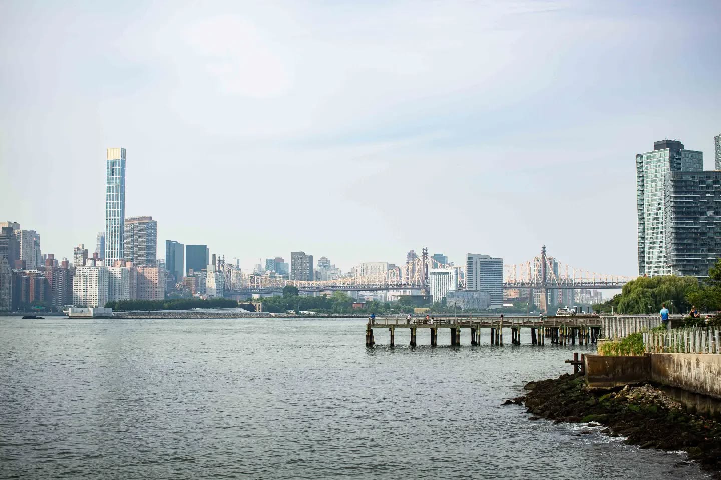 Its best to see the East River without feeling it's harsh winds.
#eastriver #gantryplazastatepark #hunterspointsouthpark #nychorizon #cityscape