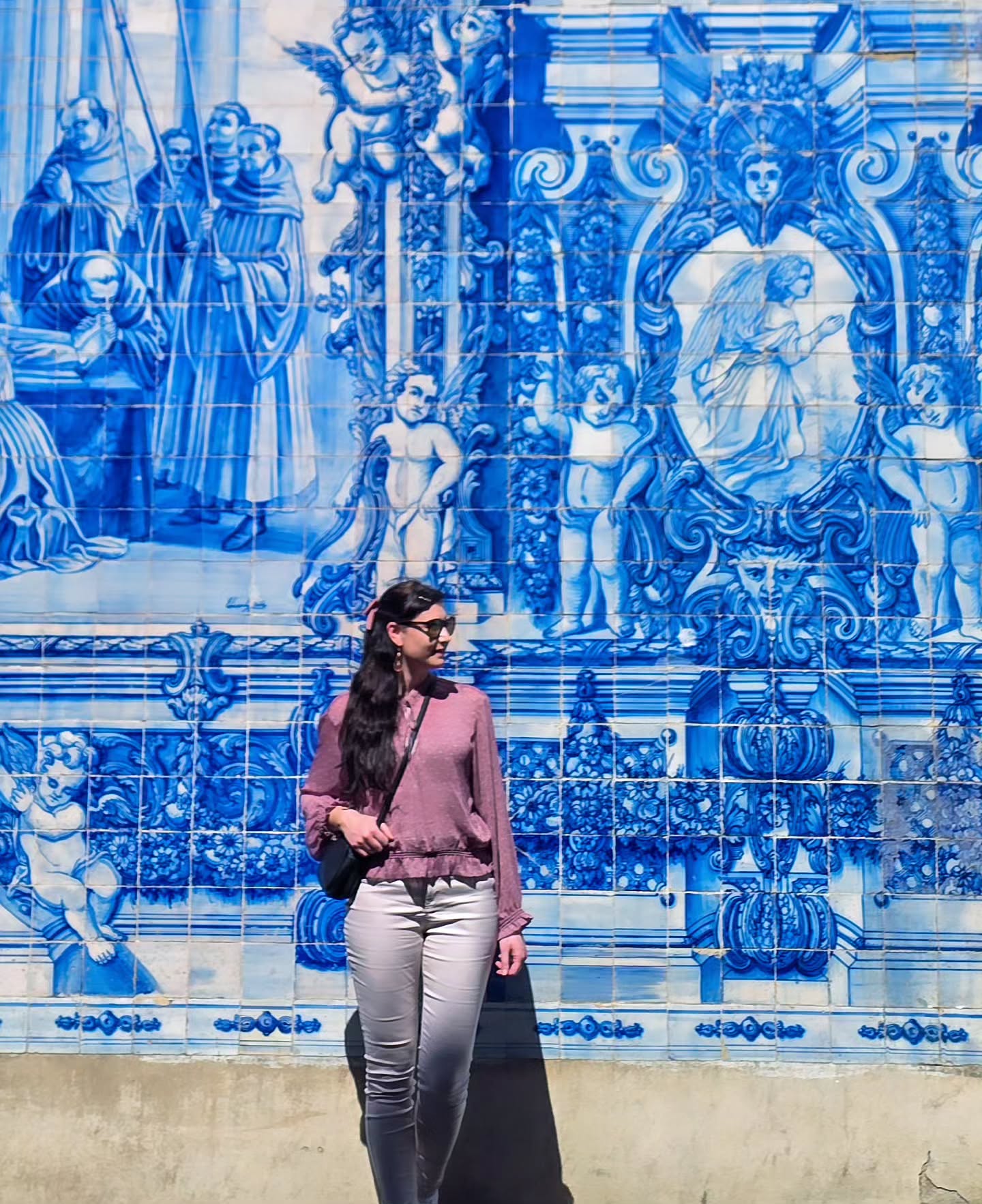 𝑬𝒙𝒑𝒍𝒐𝒓𝒊𝒏𝒈 𝑷𝒐𝒓𝒕𝒐 🇵🇹✨ 𝑰 𝒄𝒐𝒖𝒍𝒅 𝒍𝒊𝒗𝒆 𝒕𝒉𝒊𝒔 𝒕𝒐𝒖𝒓𝒊𝒔𝒕 𝒍𝒊𝒇𝒆 𝒇𝒐𝒓𝒆𝒗𝒆𝒓 .🤍
#porto #portugal #exploring #tourist #travellingthroughtheworld
@visitportugal