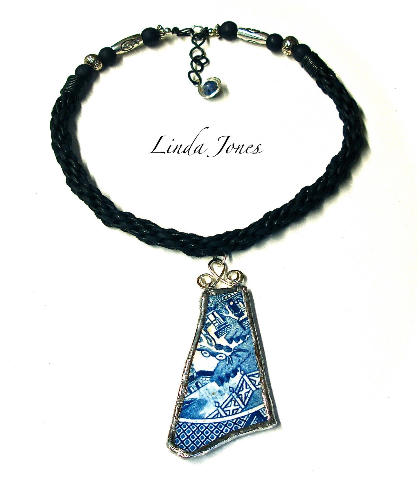 Up-cycled shard Choker Necklace, using broken china from a 'Willow' pattern plate 💙