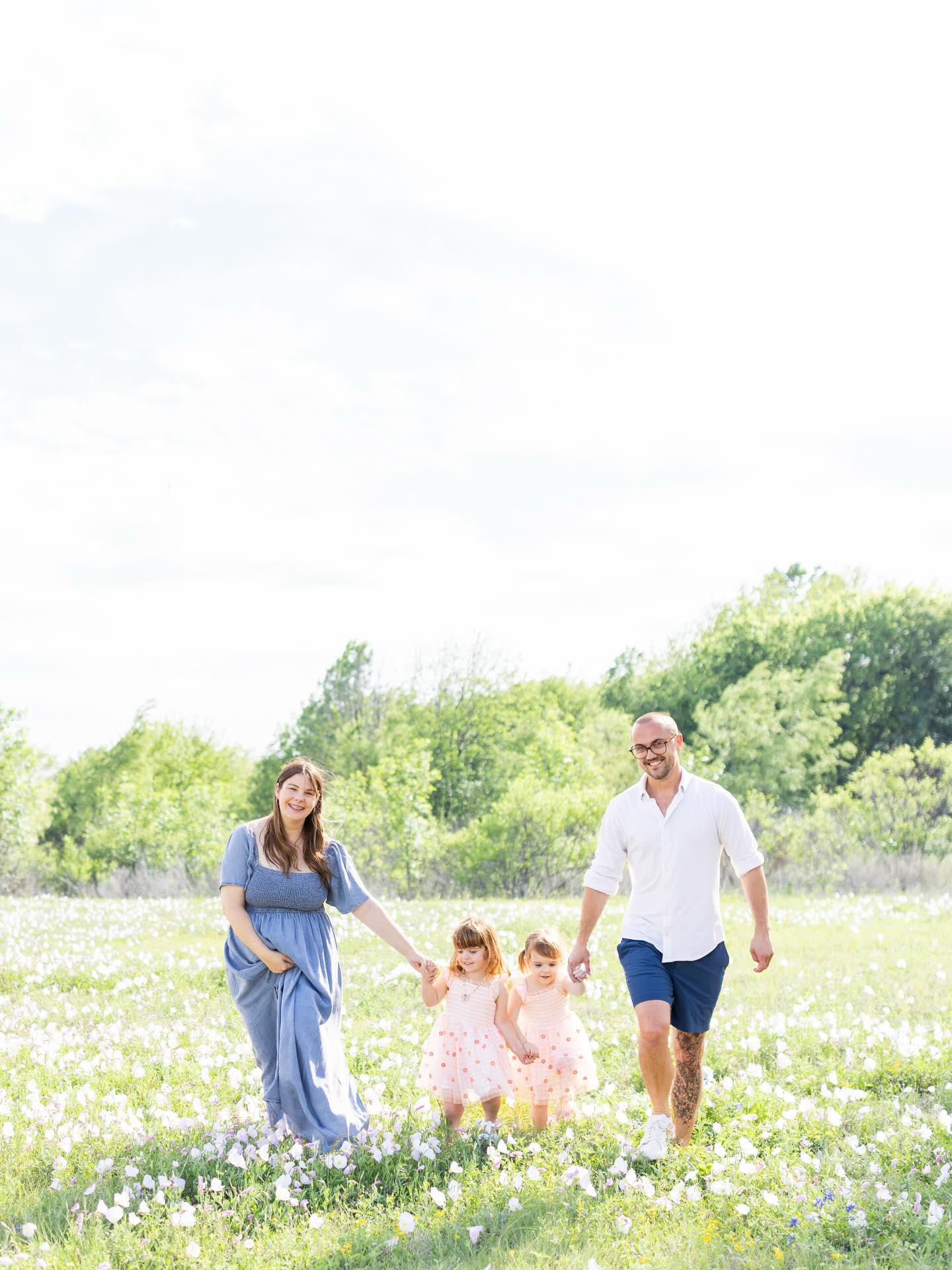 Thereās something so special about growing with my families š¤
I first photographed Kalie and Chris when they were expecting their first babyā¦and now here we are, getting ready to welcome their third sweet girl into the world. Watching their story unfold and their family grow year after year is truly the most rewarding part of what I do!