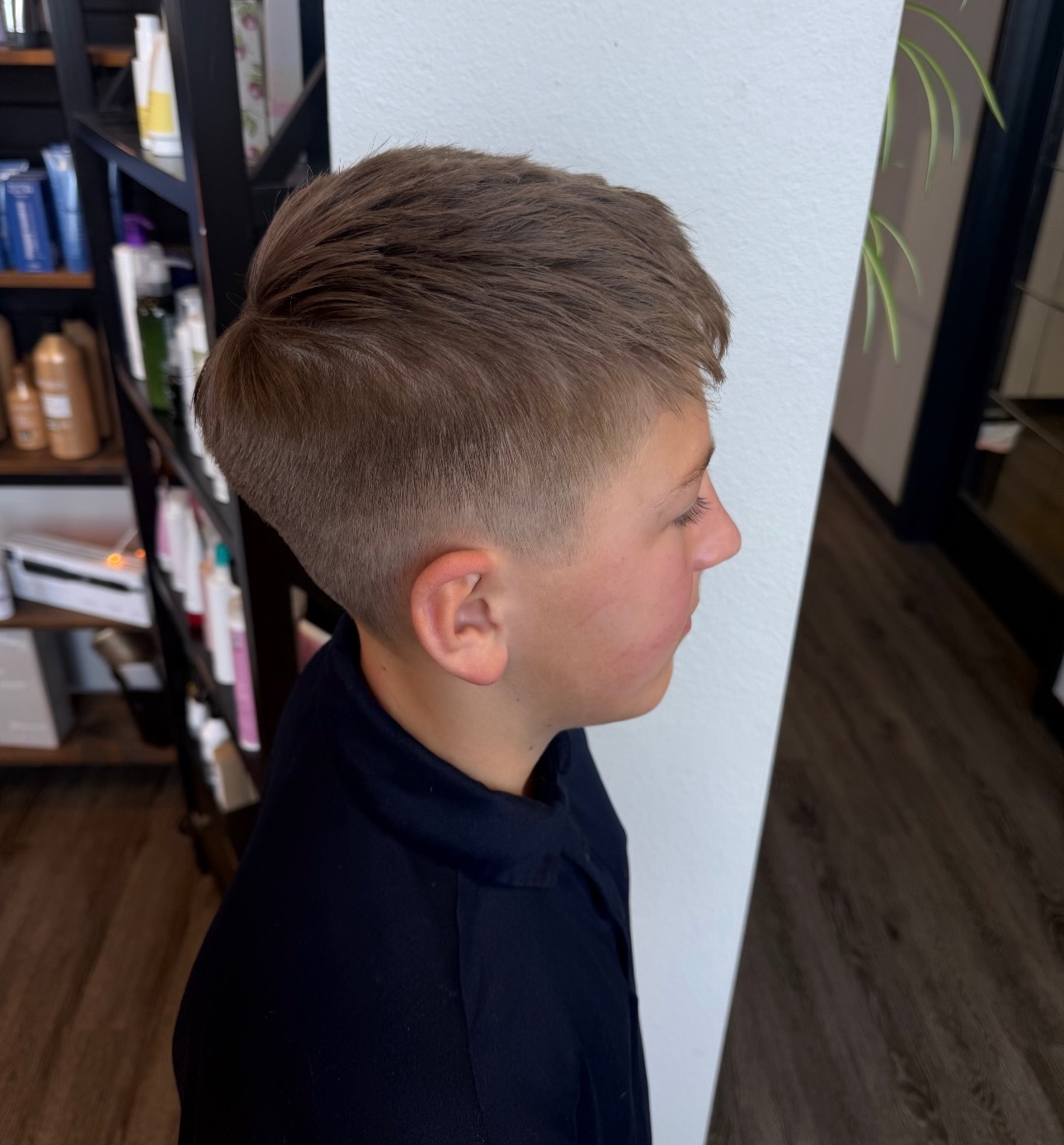 It’s not just the haircut you’ve been missing—it’s the experience.
No rushed appointments.
No uneven fades.
Just a clean, precise cut… relaxing wash… and
and someone who actually listens.
Because a good haircut grows out well.
A great experience keeps you coming back.
📍Men’s cuts now booking with our in-house specialist @tesla_tapers