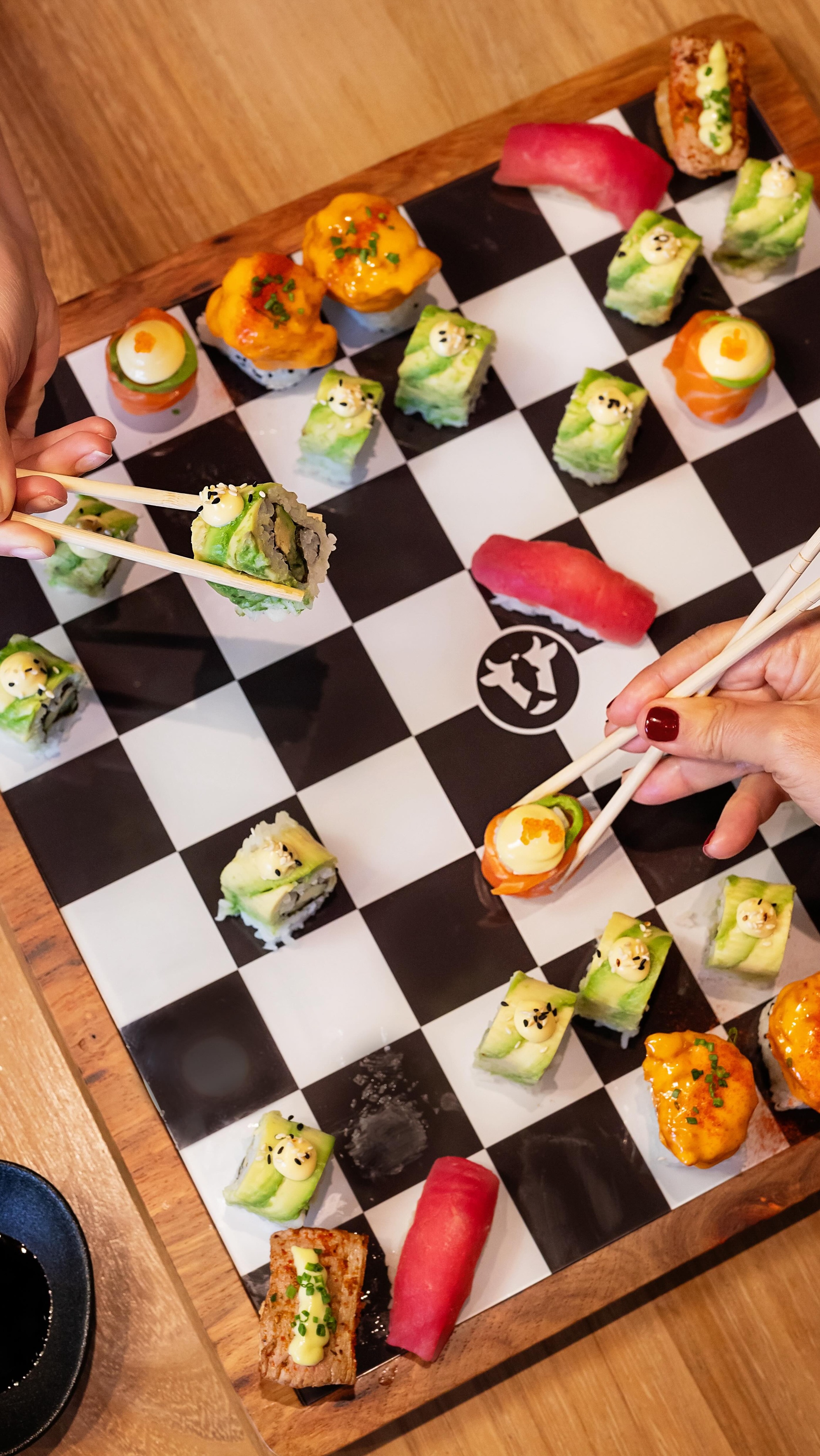 How I got the cover shot 📸
Behind the scenes of this shoot at @cowfishsouthafrica with @thesocialincubator — featuring an amazing sushi chess board ♟️🍣
This is what goes into creating high-quality, scroll-stopping content for brands.
📍 Johannesburg-based
🎥 Photo + video content creator
Let’s bring your brand to life.
#contentcreatorjhb #johannesburgcreatives #brandcontentcreator #foodcontentcreation #socialmediacontentcreator
