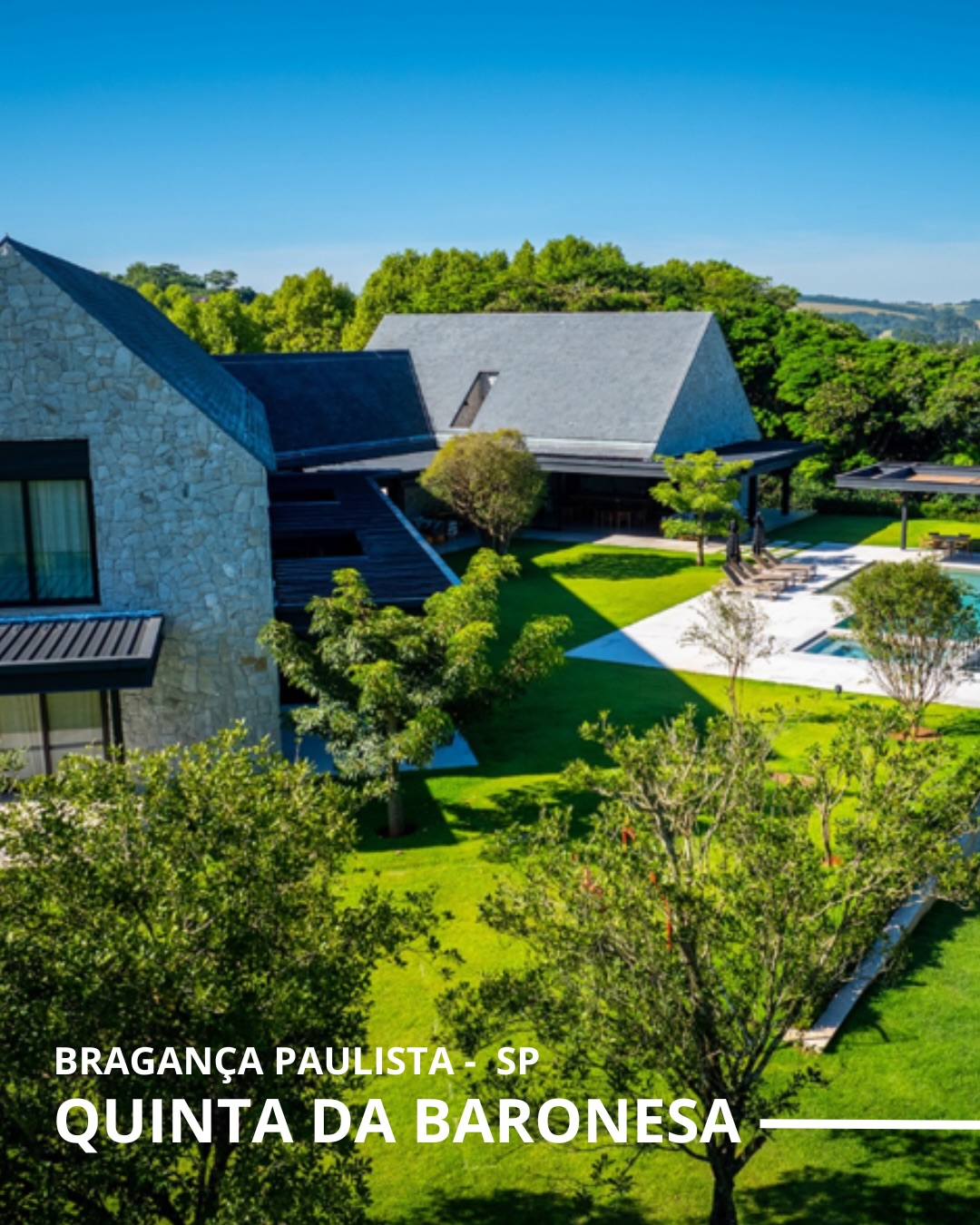 Na Quinta da Baronesa, cada detalhe conta uma história — e essa residência é a prova de que construir vai muito além da técnica: é sobre sensibilidade, precisão e cuidado.
Em parceria com a Acry, tivemos a honra de executar toda a pintura desta mansão de altíssimo padrão, um trabalho que exige um olhar muito mais artesanal do que obras prediais. Aqui, cada acabamento é pensado, cada superfície é tratada com excelência e cada escolha valoriza a arquitetura como um todo.
Mais do que pintar, entregamos sofisticação, durabilidade e respeito ao projeto.
É assim que transformamos obras em verdadeiras experiências.
#AltoPadrão #PinturaDeExcelência #Arquitetura #QuintaDaBaronesa #ObraDeLuxo ParceriaQueSoma