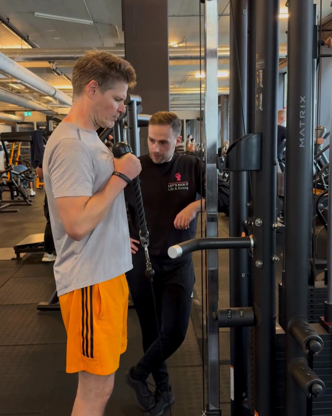 Klaar om écht stappen te maken? 👉 Boek je PT-intake en ontdek hoe personal training jou helpt bij techniek, herstel en progressie!
Plan je intake nu via onze website (link in bio)!
Kies voor losse sessies of ga voor een personal training membership.
#lifeandkicking #personaltraining #resultaatgericht #trainingsopmaat #fitworden #sterkerworden #ijburg #lifeandkickingcommunity #personaltrainingijburg