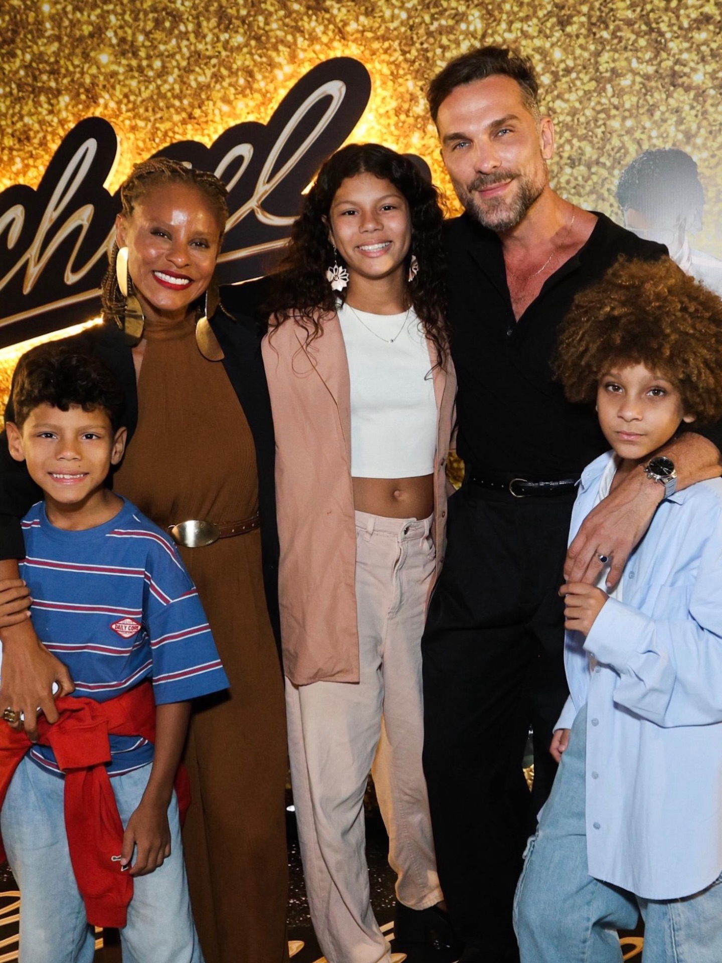 Família linda na pré-estreia do filme do Michael Jackson no Rio !!!
#alinewirley #igorrickli #familia #amorpratodavida #paisefilhos
