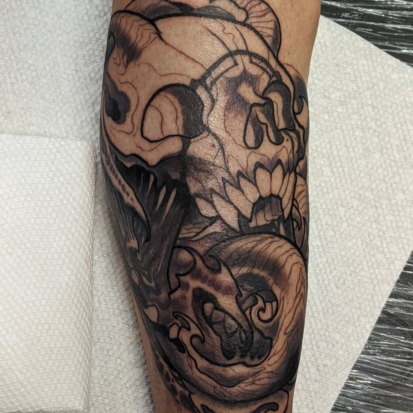 Started a SUPER fun piece on J!! Can't wait to jump back in!
#carrboro #carrborotattoo #chapelhill #chapelhilltattoo #nctattooers