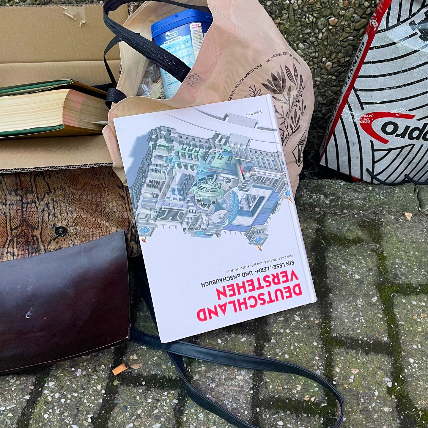 Tja, es ist nicht einfach.
#sperrmüllfund #ilovemyhood #quartiermirke #mirkerquartier #wuppertal #wuppertalmeinestadt #meinwuppertal #ilovewuppertal #thisiswuppertal