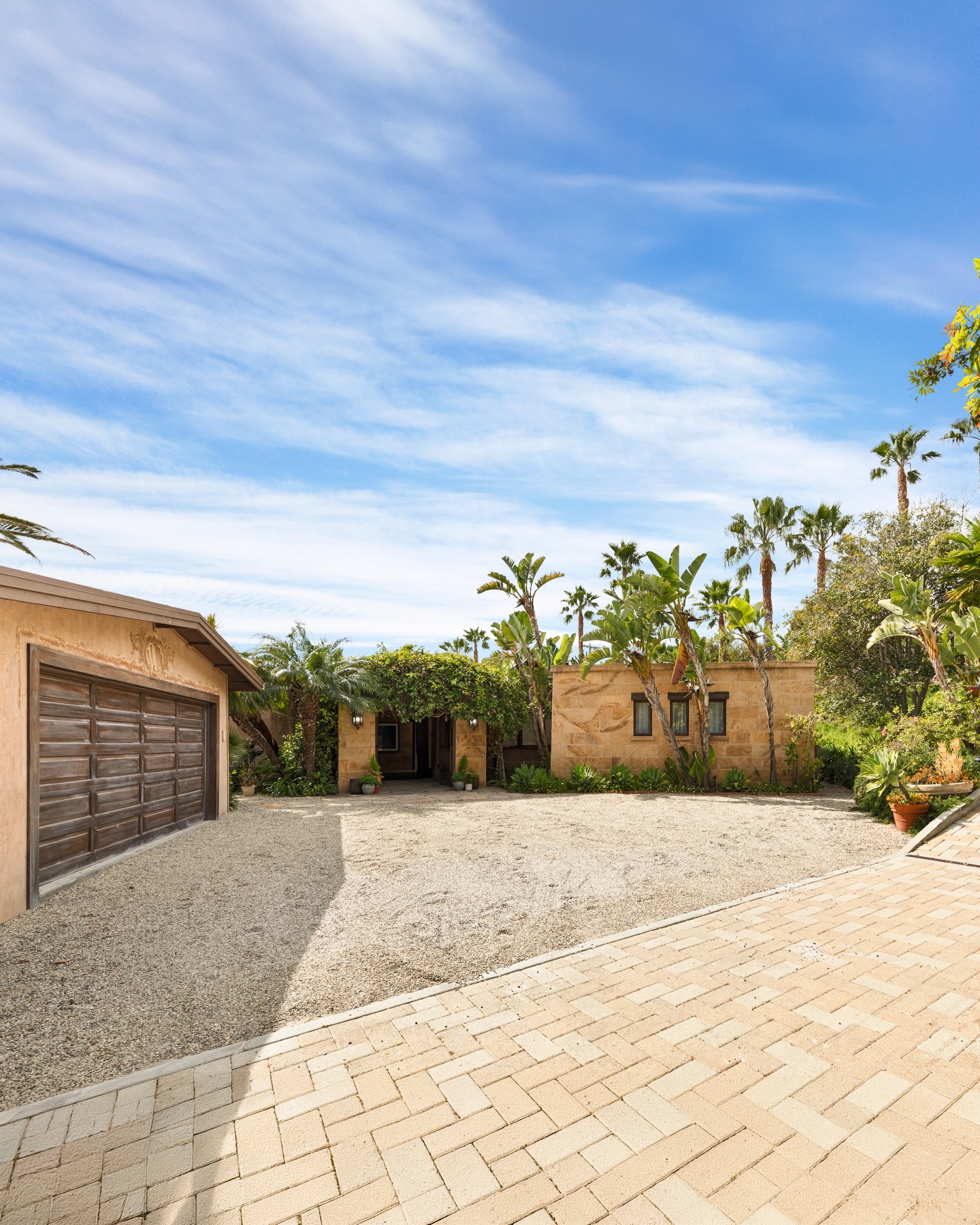 Definitely one of our favorite projects this year - An expansive acre of lush landscaped grounds and organic gardens overlooking the Pacific. This custom single-story estate is a masterclass in Malibu luxury, where the architecture perfectly meets the coast.
27409 Pacific Coast Hwy, Malibu
$5,495,000
Listed by @thegrethergroup @compass
#malibu #luxuryrealestate #interiordesign