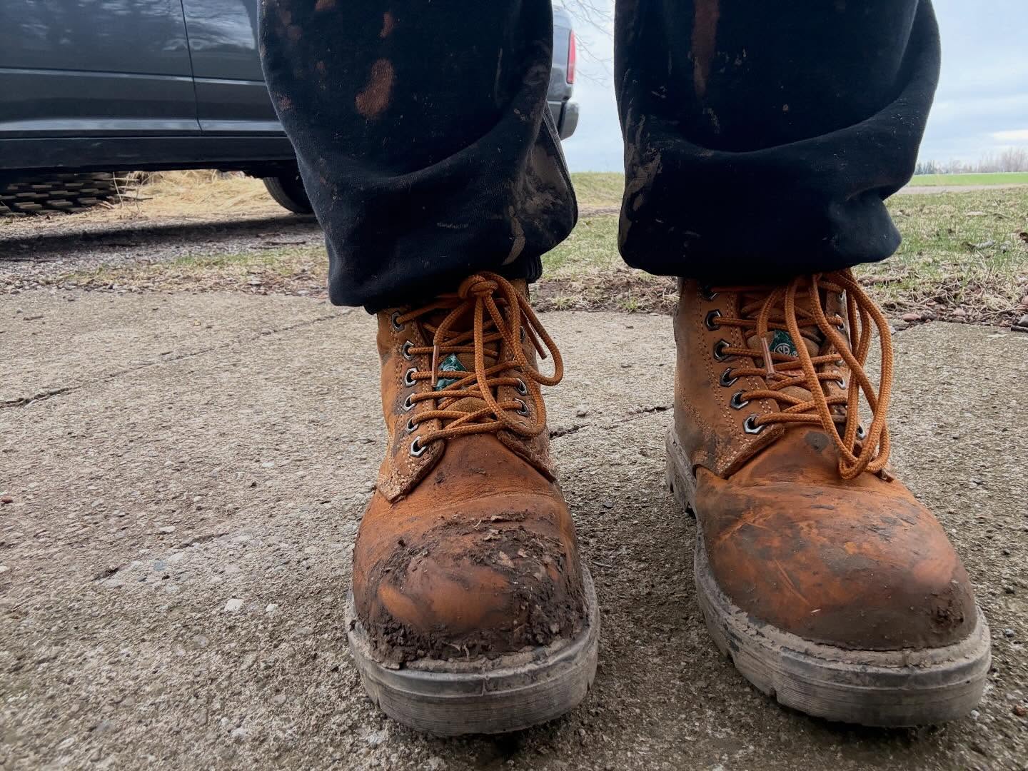 A wet day working in Ontario but a good day for me feet!
Waterproof classic! Alice Tan!
#GotMoxie #WorkBoots #womeninconstruction #Build$#iT!