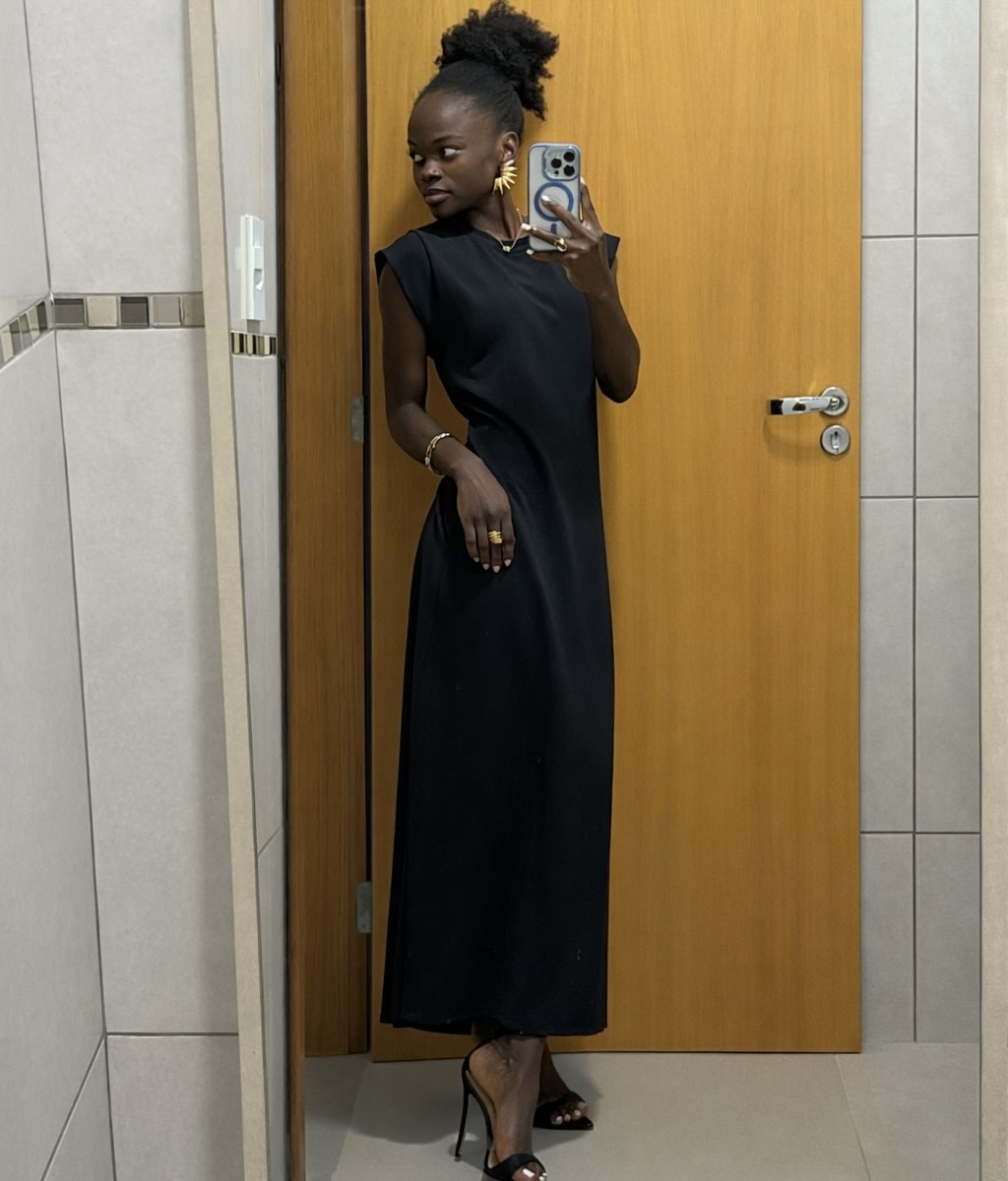 Vestido Marcelly
Disponível na cor preta
Tamanho “G”