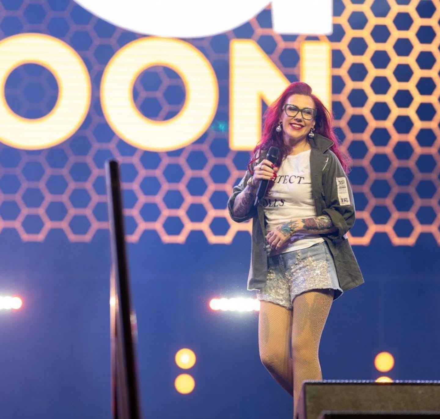 Waffly + Woolly = Unclear results.
Iād say these three are pretty much the Bermuda Triangle of death when it comes to sharing your business mission.
If youāre not clear on exactly what it is that you do, who you do it for, or how you can help, then how on chuffing earth are the people you want to help supposed to know that eitherā¦or buy from you?
As an entrepreneur, you develop. Things change.
The direction of your business evolves.
One thing that doesnāt change is this:
Confused. People. Do. Not. Buy.
Taking the time to work on your message and elevate how you speak about it, to really niche down where your zone of genius lies and re-evaluate whatās working or not, WILL serve you so much better than plugging away again and again with something thatās not doing you justice.
My free challenge BEE HEARD BOOTCAMP is back next week on the 21st of April and this is literally what weāre covering on Day 2.
For free.
Itās for business owners at every stage of their business, whether youāre brand new to this whole gig or youāve got some serious mileage under your belt.
Either way, taking the time to make sure that youāre still aligned with what youāre saying about your business is a sure fire way to nail your message and start making more money and impact.
We start on Tuesday⦠comment BOOTCAMP for the link!