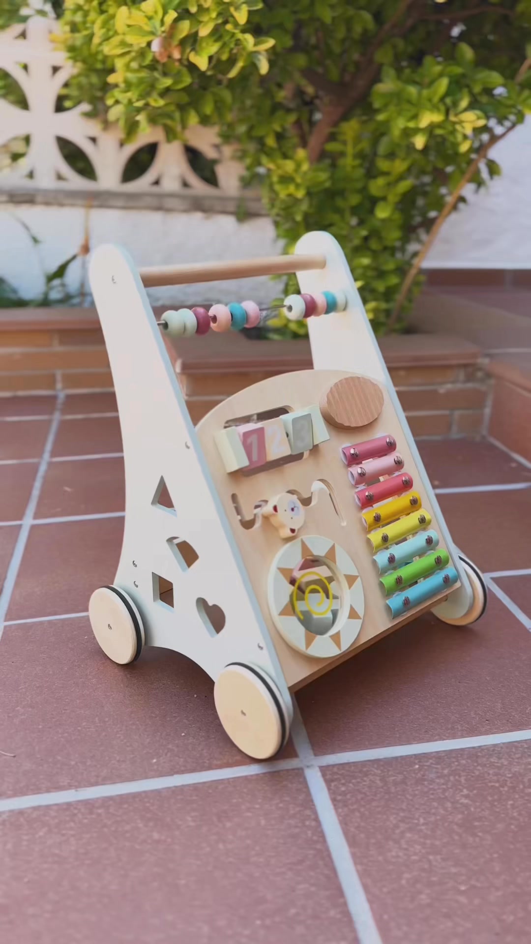 Sus primeros pasos… y tú acompañándole en cada uno 🥹✨
Este andador Montessori de madera no solo le ayuda a caminar, también despierta su curiosidad con juegos interactivos que estimulan su desarrollo 🧠🌱
Seguro, estable y lleno de diversión… porque aprender caminando también puede ser un juego 🤍
Cómpralo en buddybabyworld.com
Their first steps… and you’re there for every single one 🥹✨
This wooden Montessori walker not only supports walking, but also boosts curiosity with interactive toys that help their development 🧠🌱
Safe, stable, and full of fun… because learning to walk can be a game too 🤍
#bebe #primerospasos #montessori #maternidad #papasprimerizos